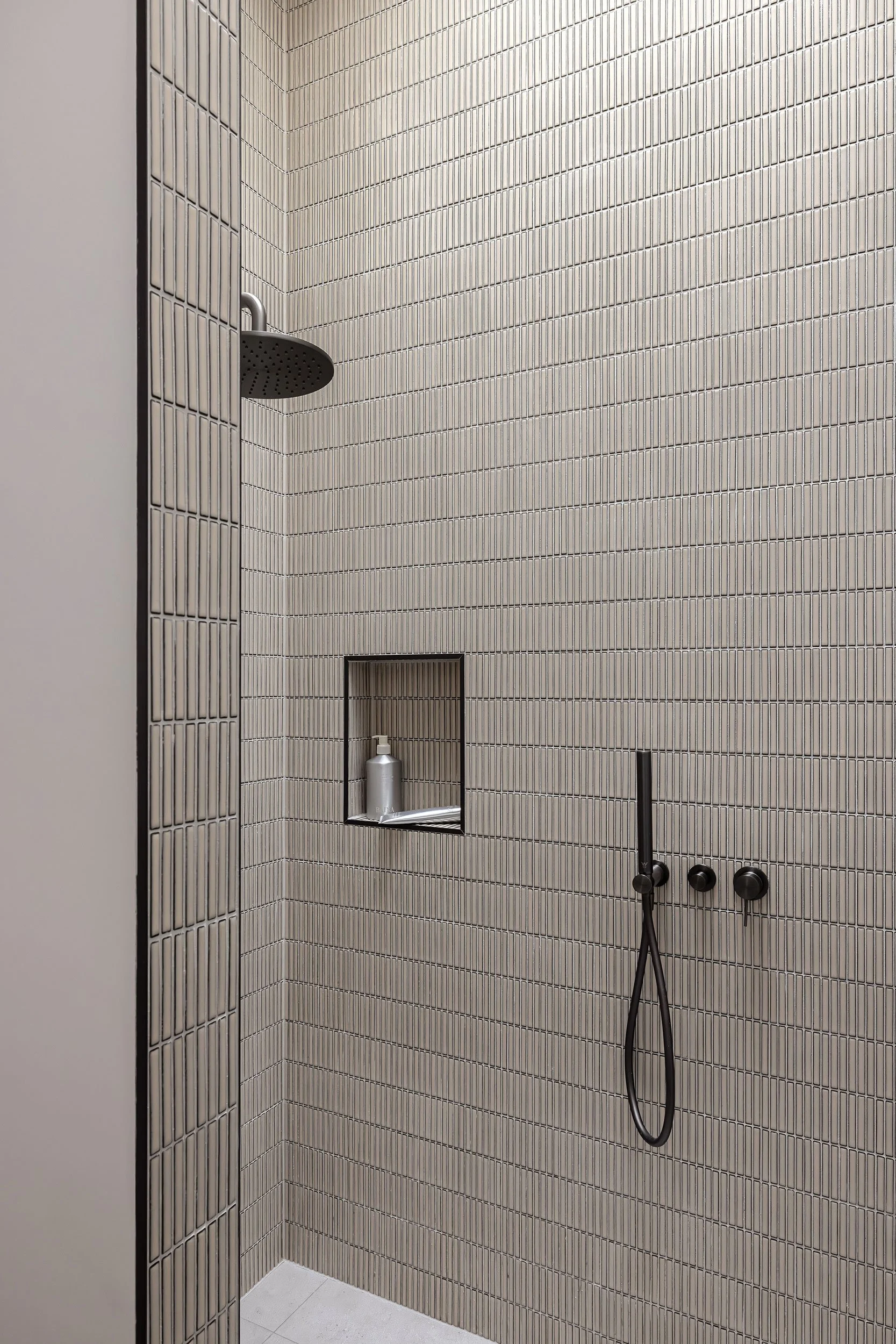 8-Adamstown-curved-shower-finger-tile.jpg