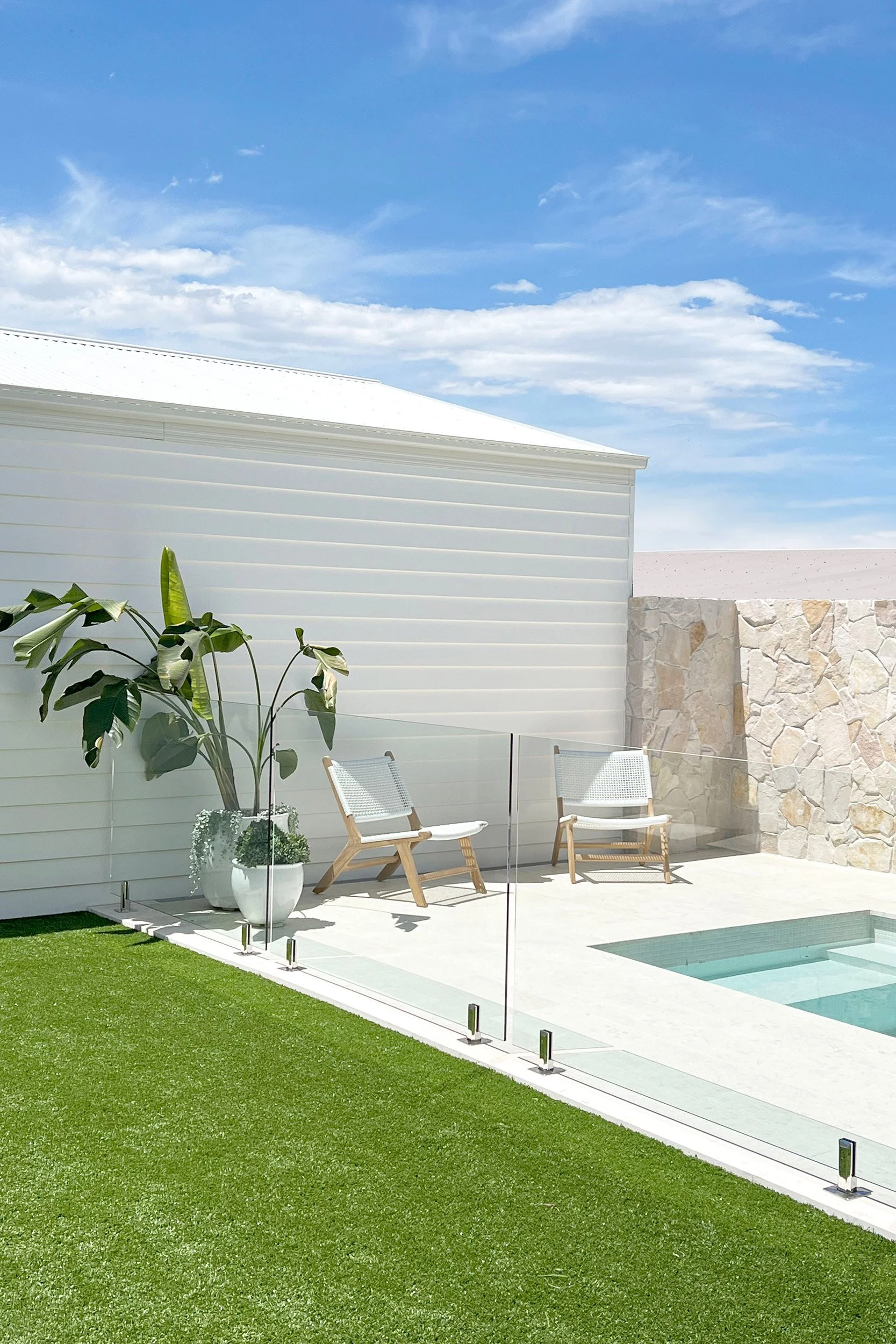 2v-Zenith Kahibah Coastal Airbnb-Pool Stone.jpg