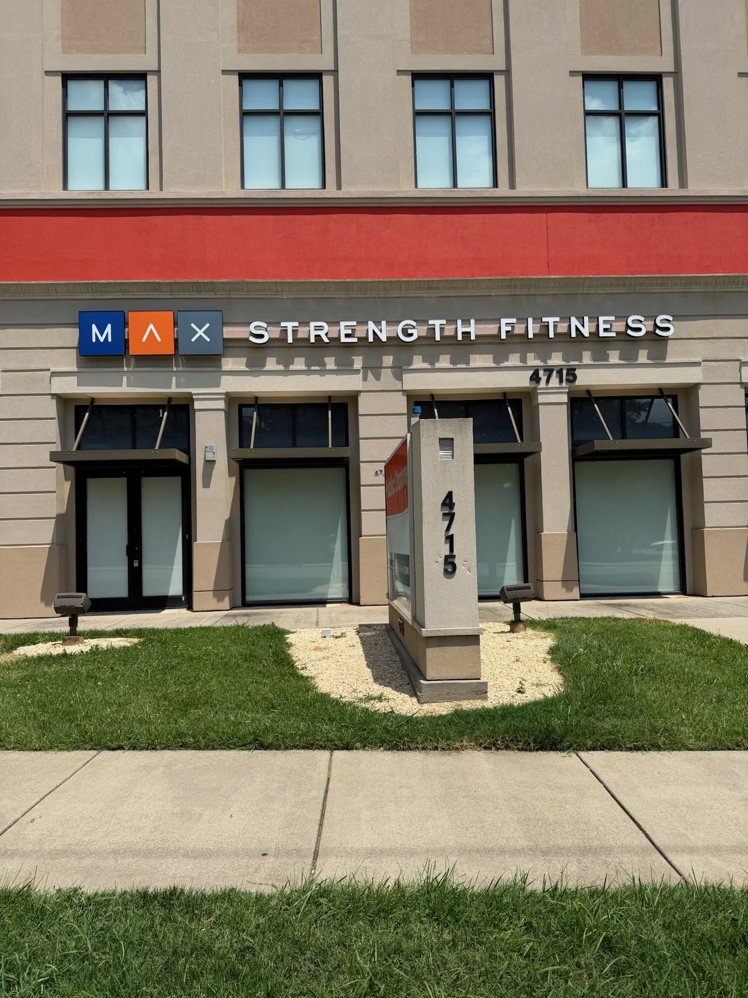 storefront with a sign that reads "MÄX Strength Fitness" and the address 4715.
