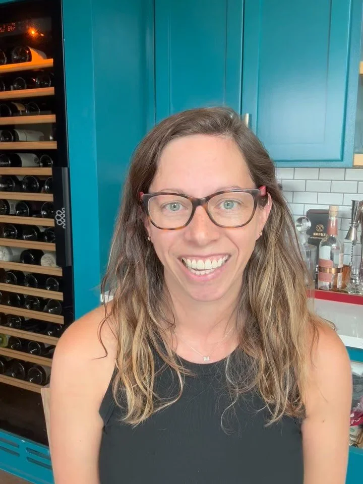 No one&rsquo;s favorite topic but I&rsquo;ve been getting lots of questions about this lately so let&rsquo;s get into it: 
Smoke Taint 🔥💨 swipe for part 2

Some other ways wineries have been trying to lower the affects of smoke taint is careful han