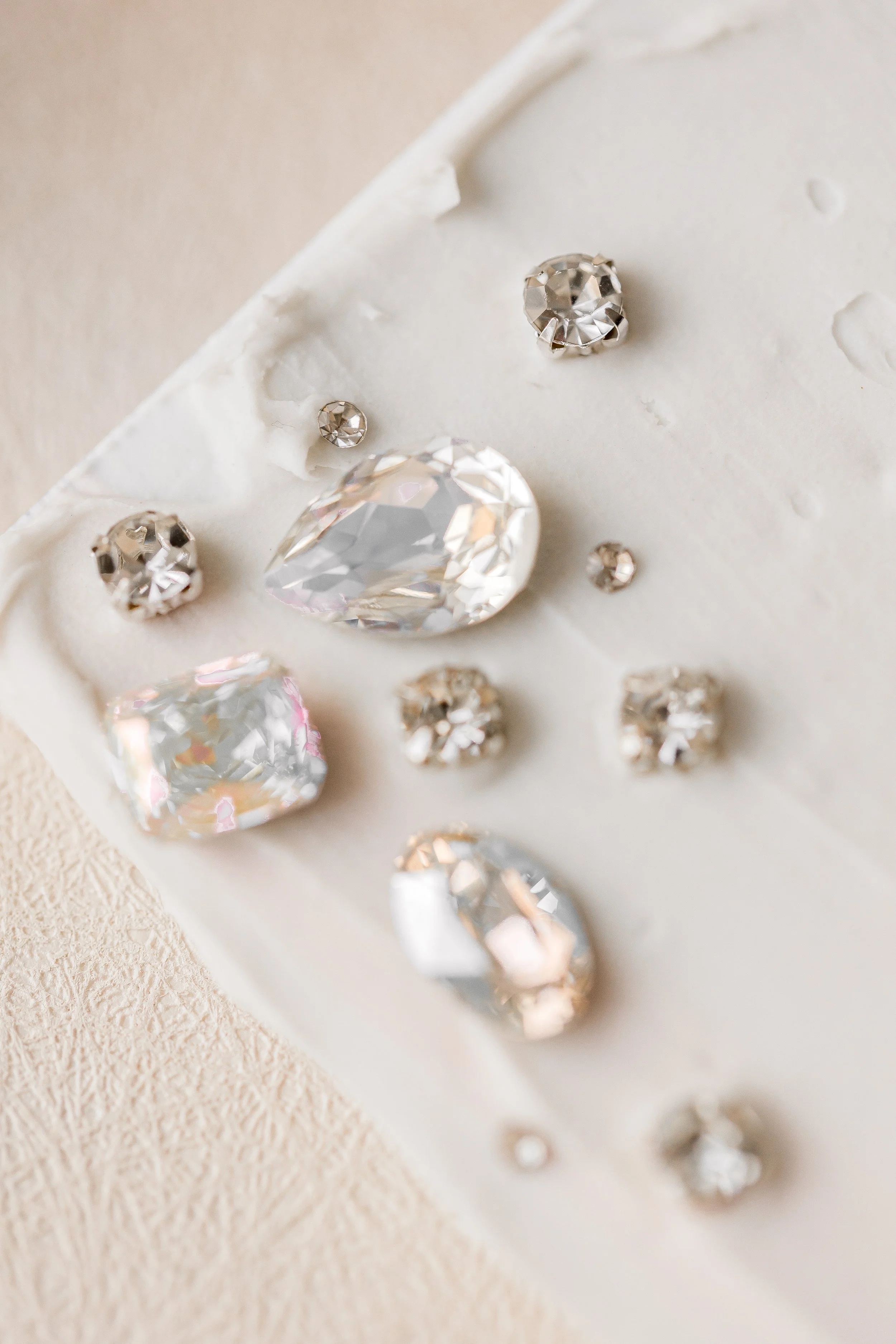 Coordinating vow books echo the soft sparkle of the stones, creating a cohesive, heirloom-quality stationery experience.