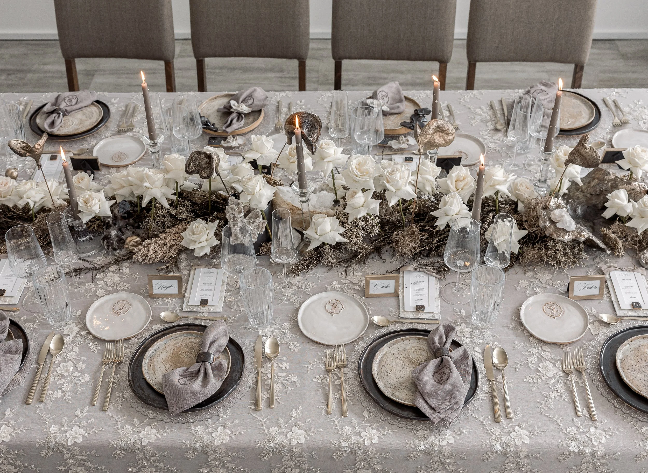 invitation-designer-high-end-tablescape-neutral-details-taupe.jpg