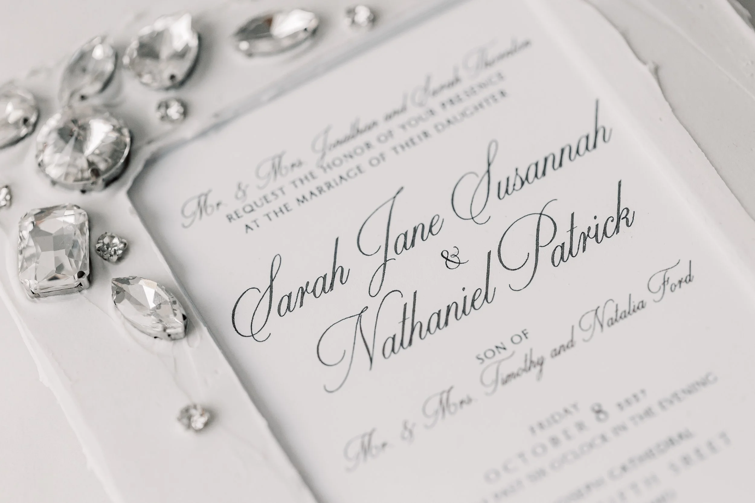 Refined serif and script pairing and balanced negative space with a modern heirloom aesthetic.