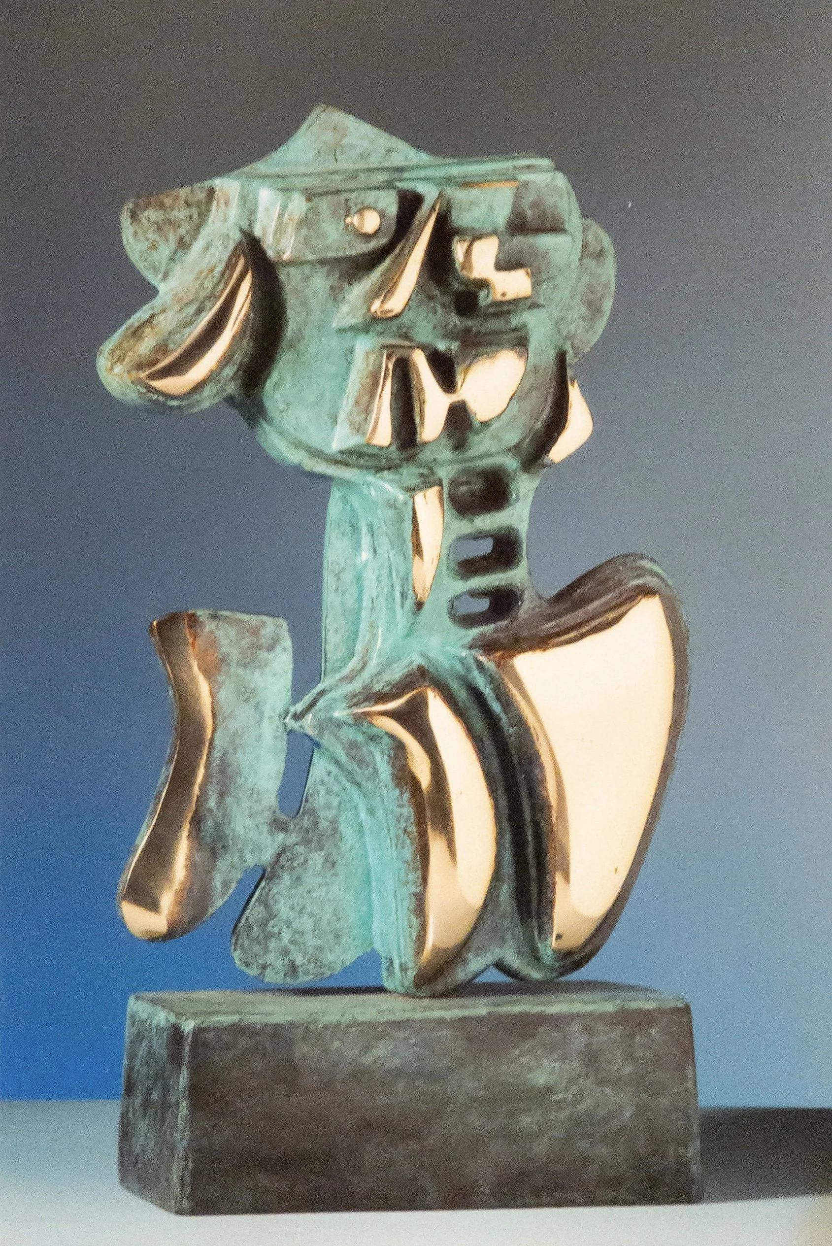 Escultura abstracta Oswaldo Vigas