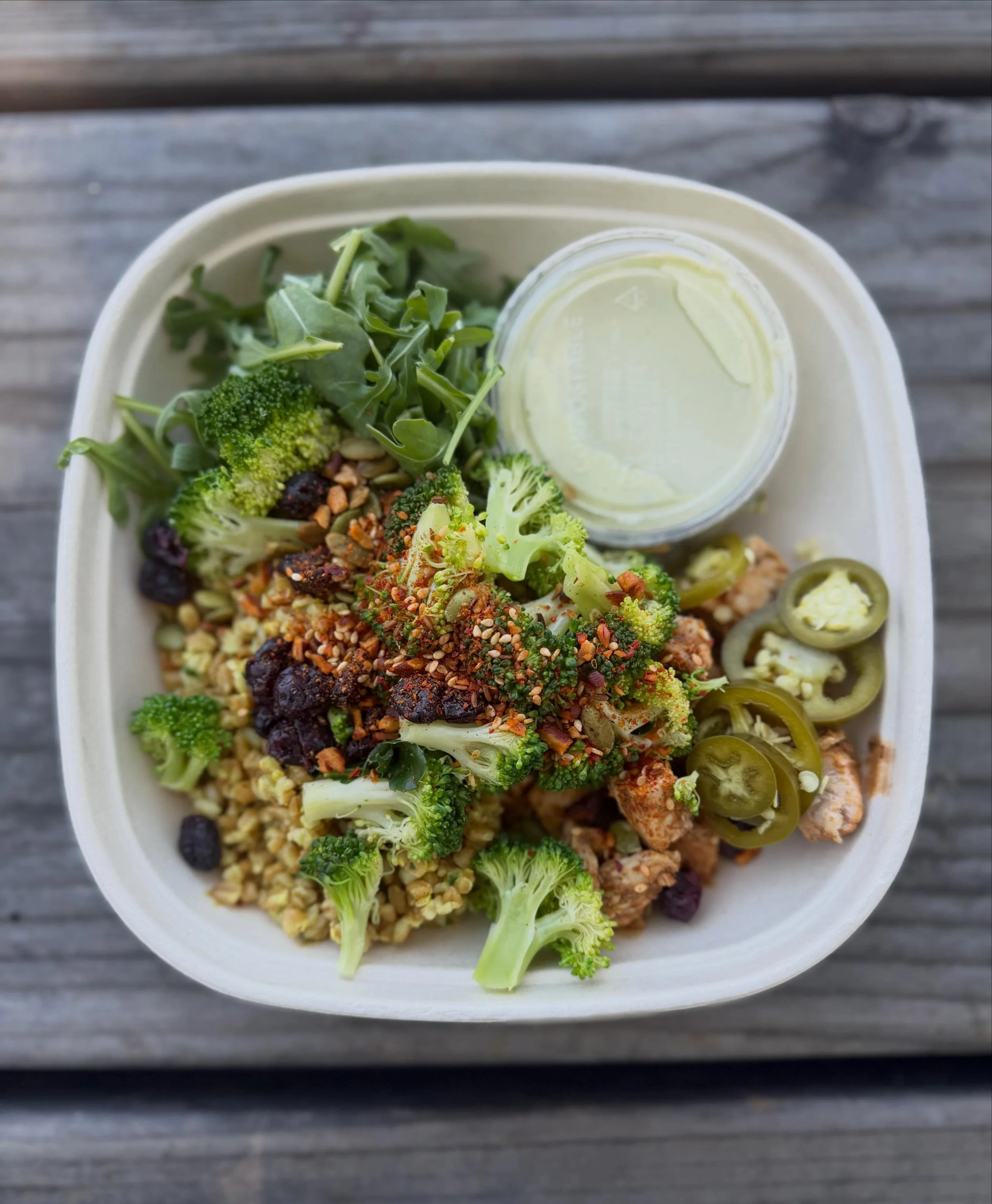 This Monday&rsquo;s @wyldeprovisionsco bowl drop: the Brocc &lsquo;N Rolla.

Organic spiced chicken or tofu with broccoli, farro, baby greens, pumpkin seeds, cranberries, and pickled jalape&ntilde;os, now finished with a Greek Goddess goat cheese dre