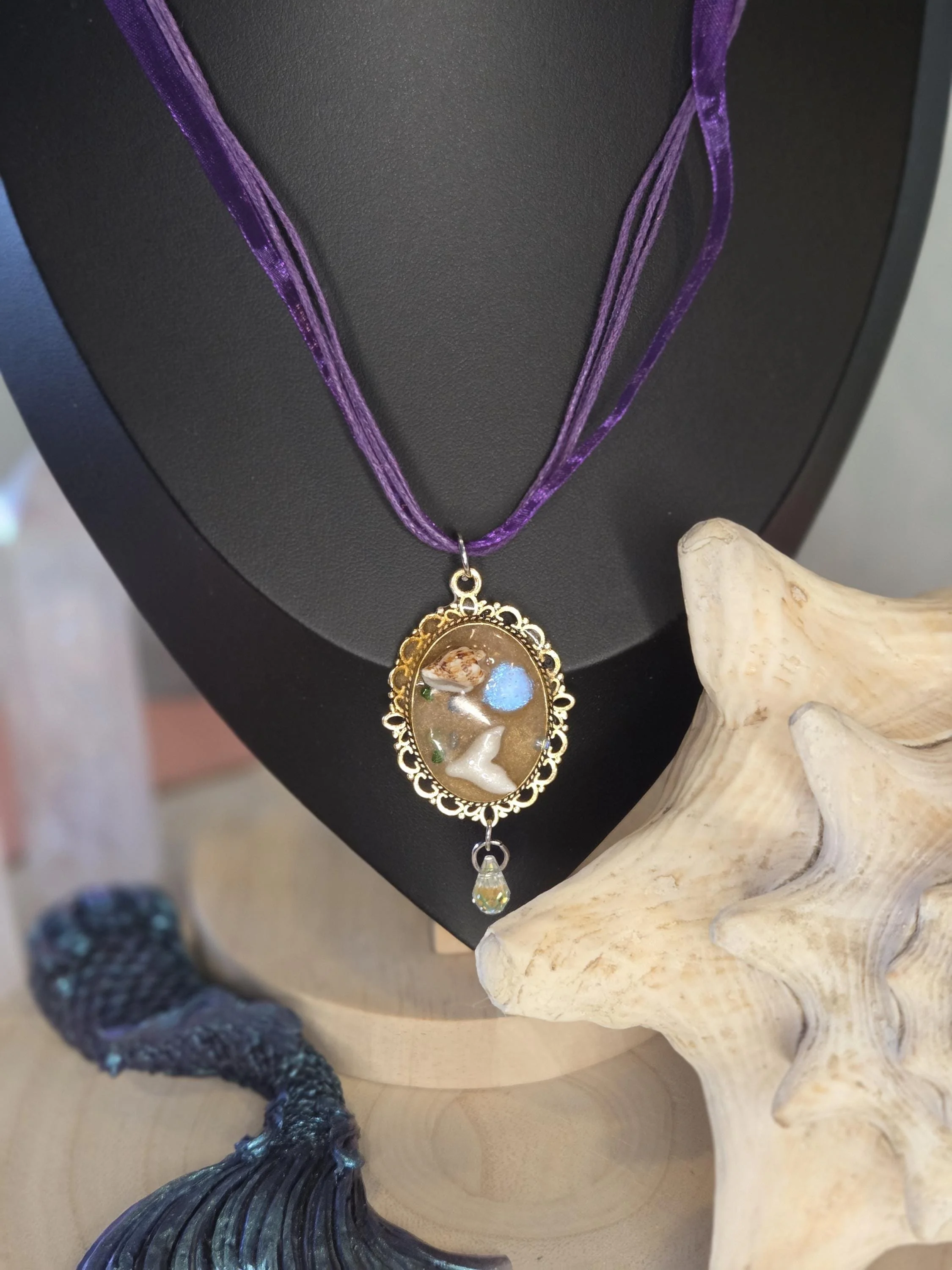 Handmade Mermaid Cameo Pendant Necklace – Real Shells, Beach Sand, 17