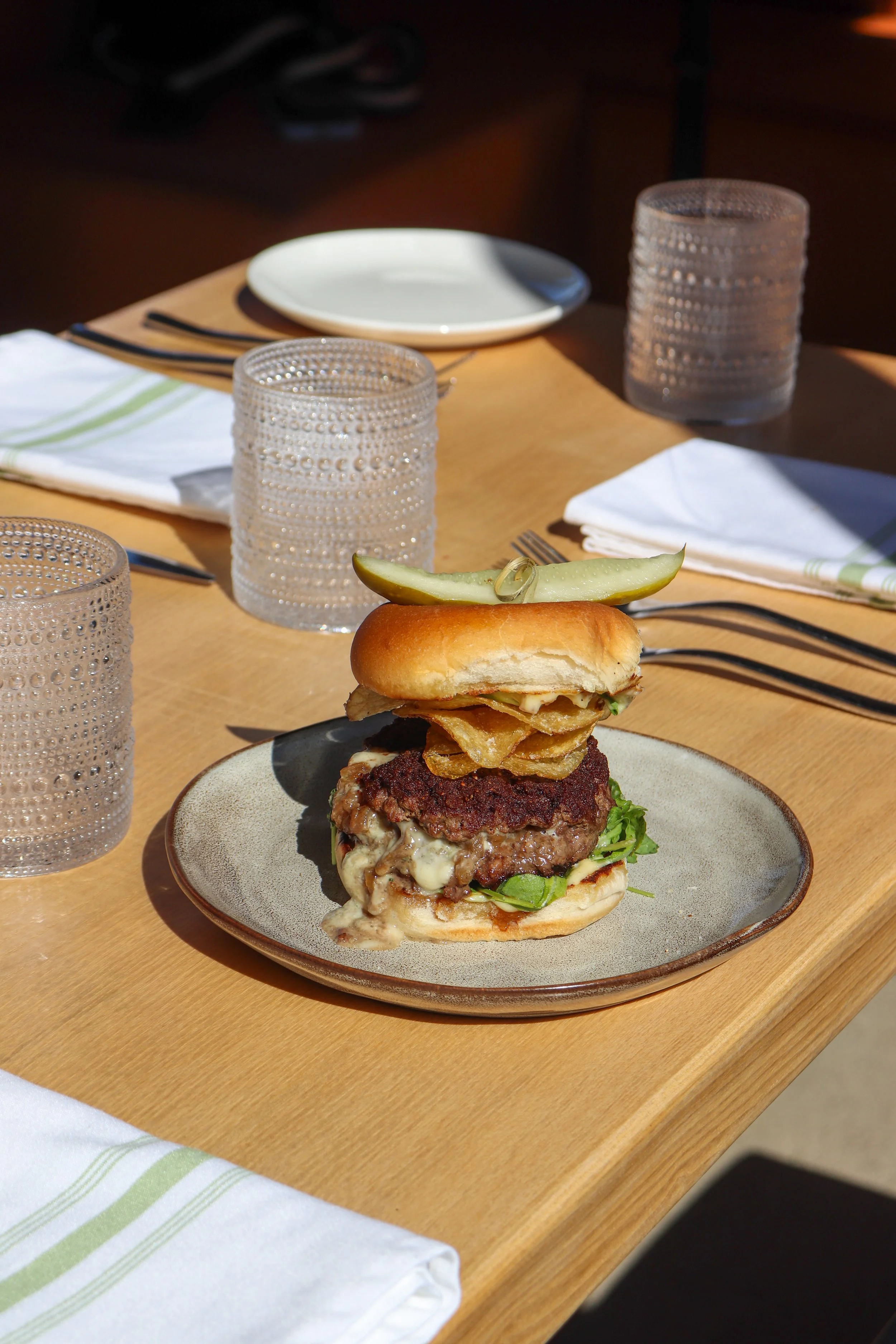United Way Ultimate Burger Battle - Los Olivos in Riverbend (West London). Shot by The Finnerty.