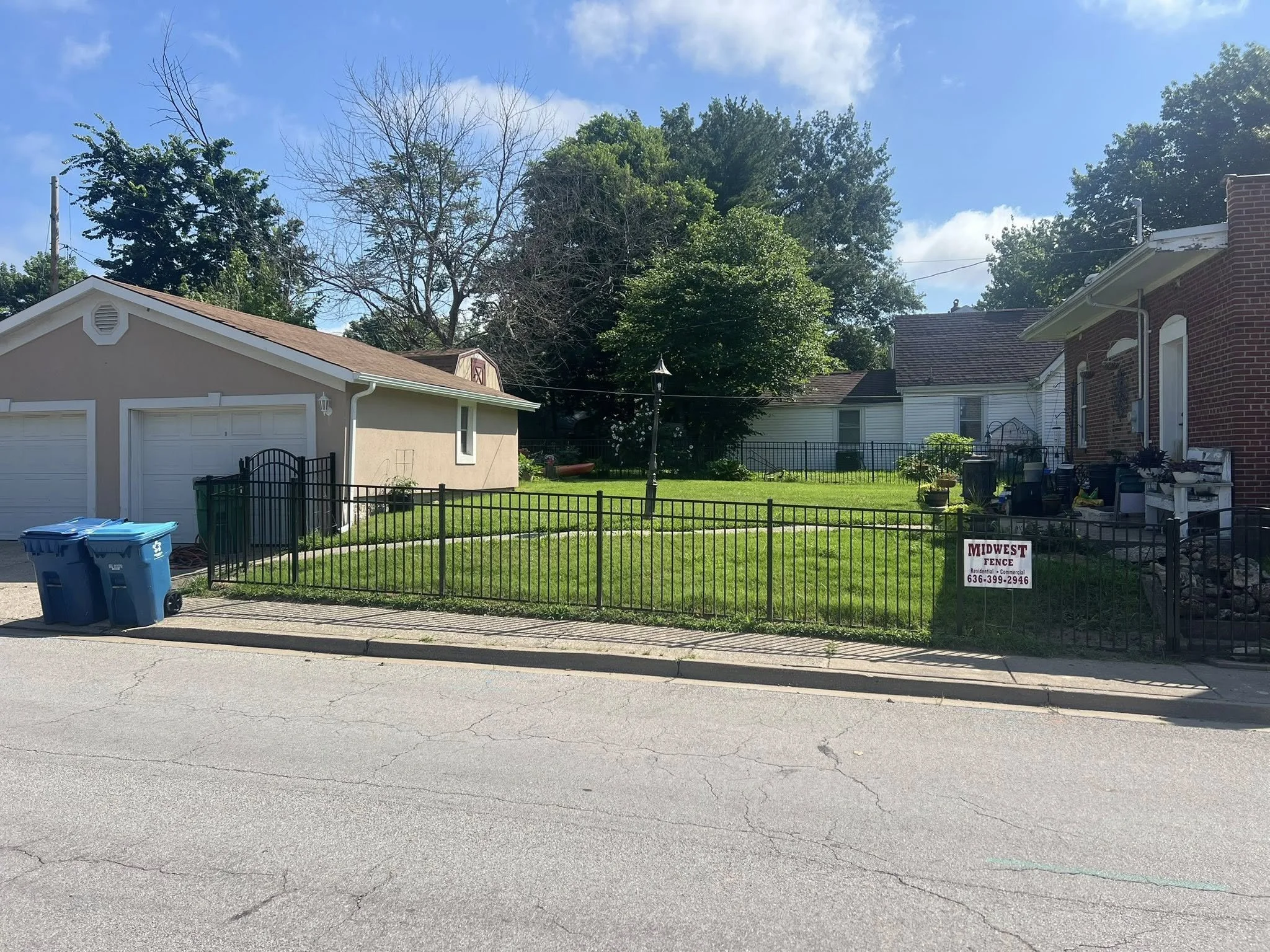 black ornamental aluminum fence in backyard - Midwest Fence