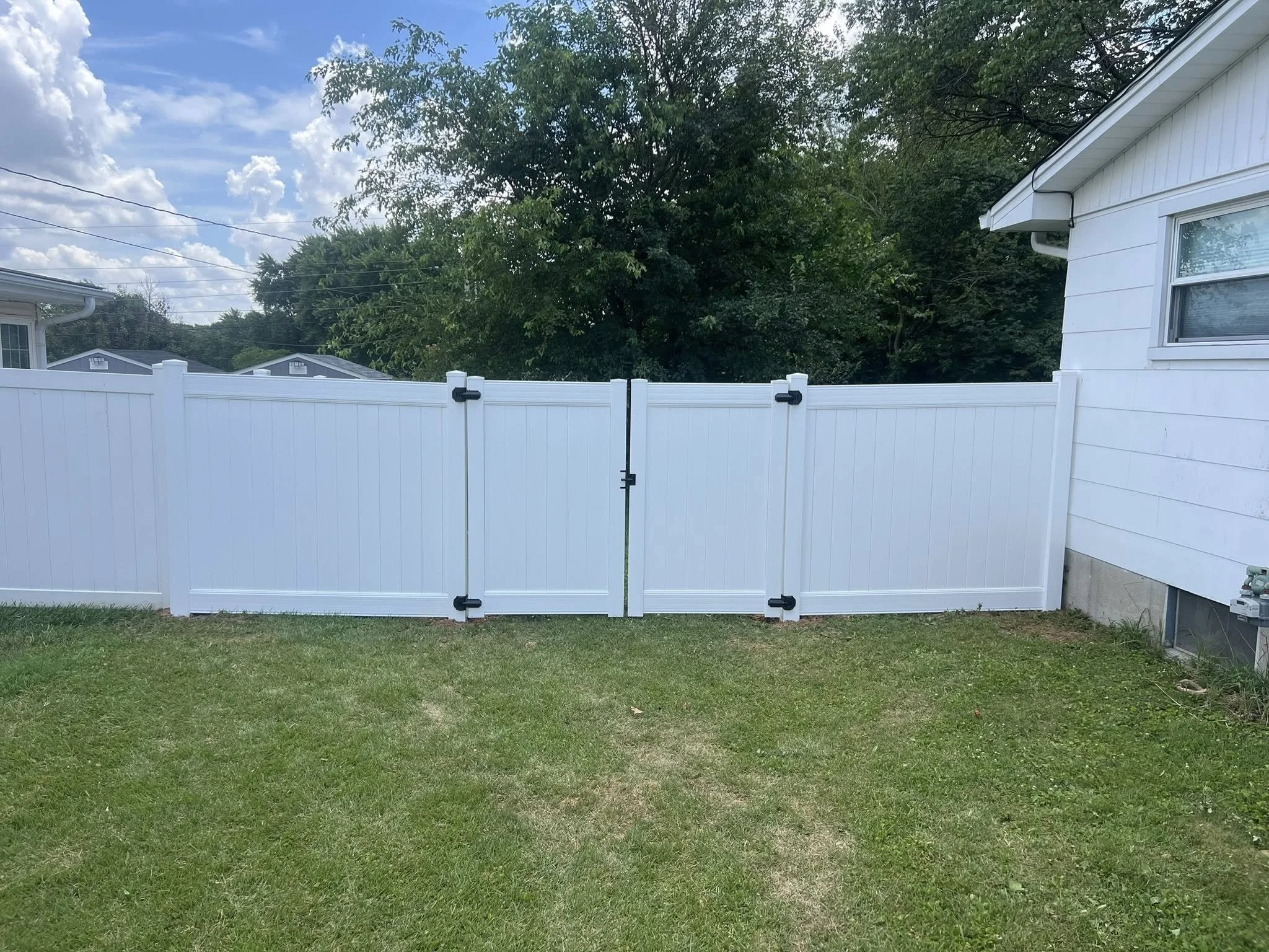 white privacy vinyl fence in backyard - Midwest Fence