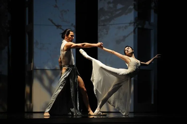 Ballet duet performance on stage with Damian Smith