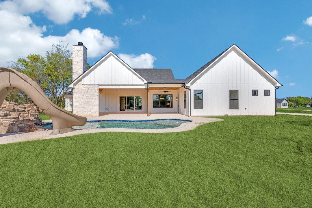Before Hiring a Custom Home Builder: What to Ask About Changes, Custom Features &amp; Unique Design Requests