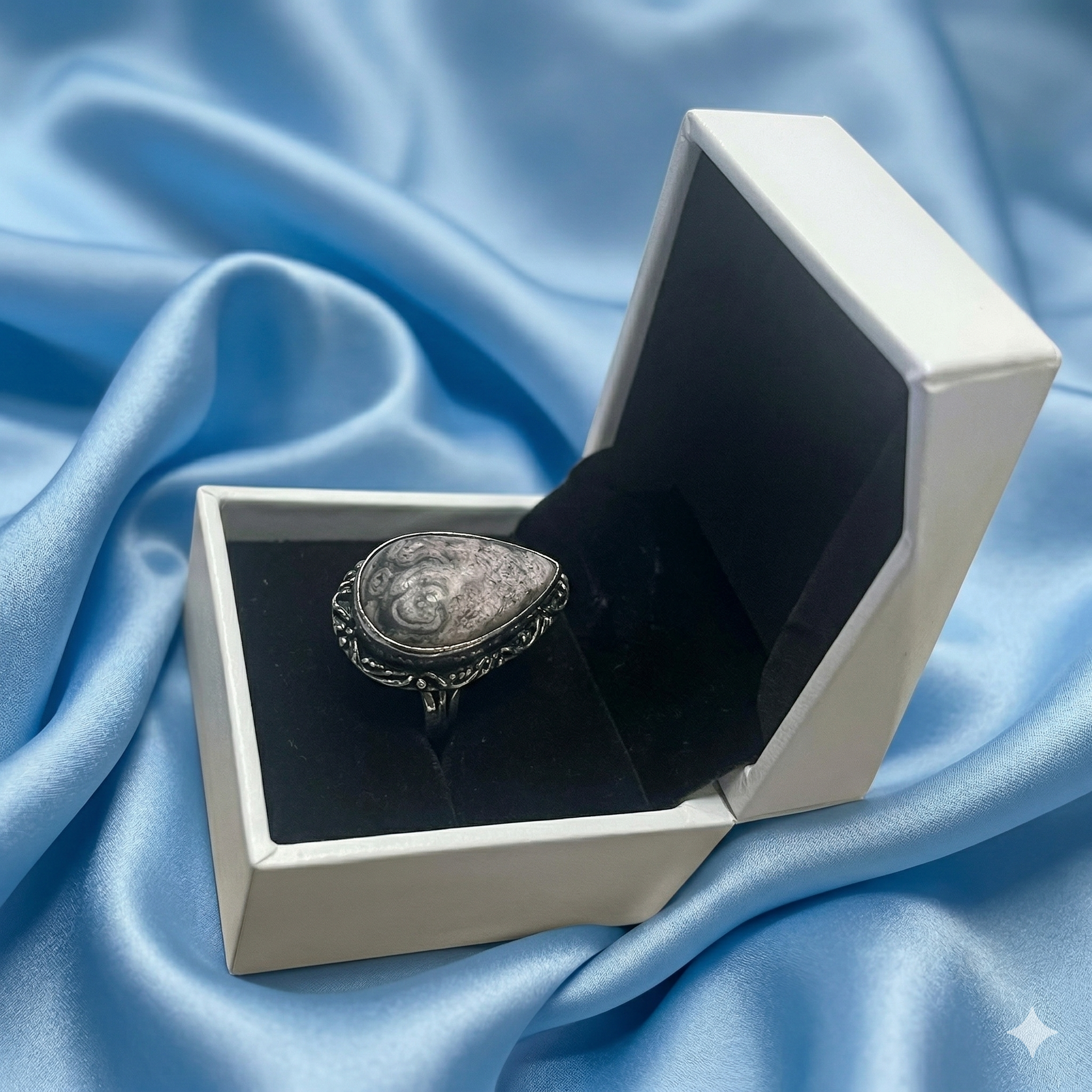 Vintage Silver & Natural Earth-Tone Stone — 7.0g — Size Q