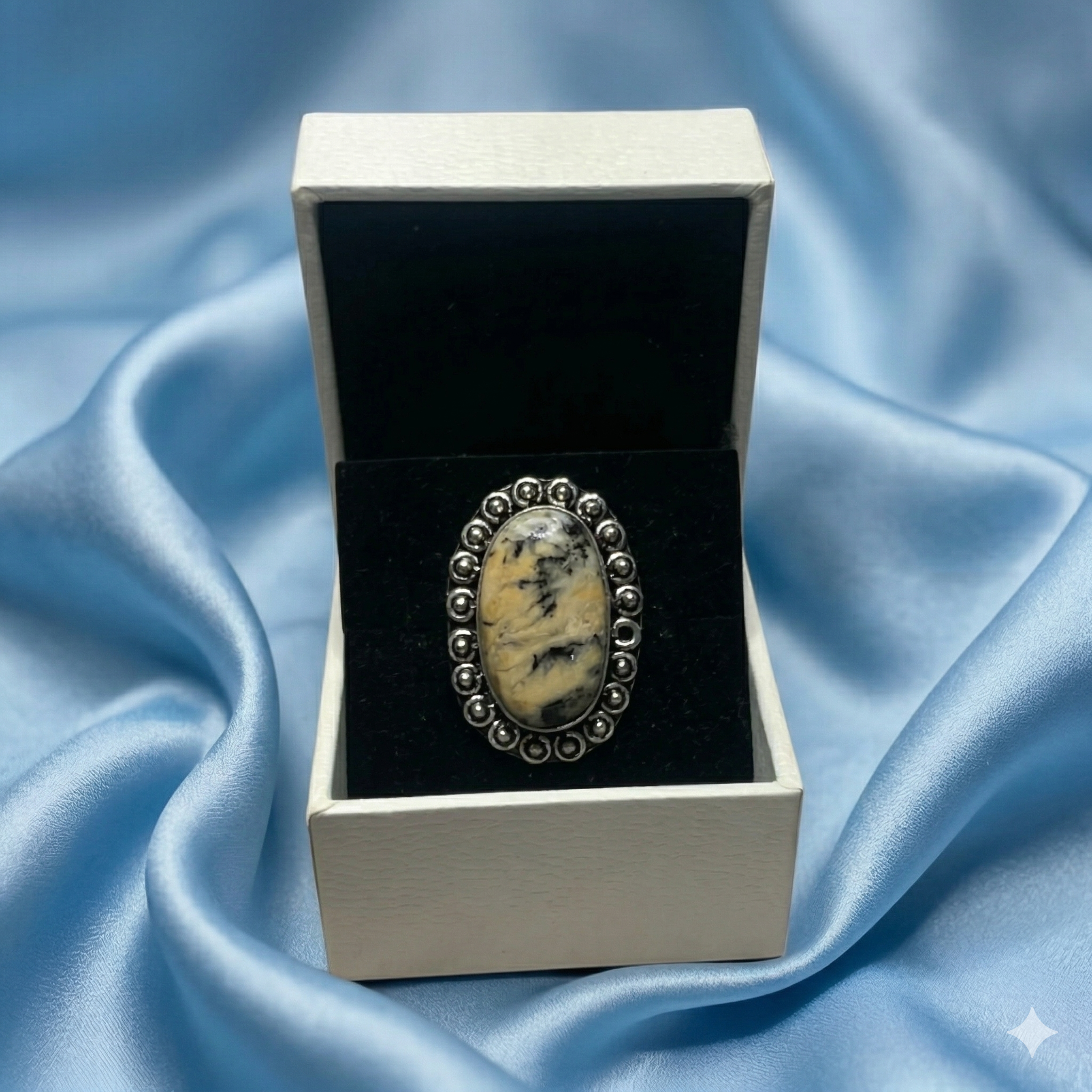 Vintage Silver & Marbled Monochrome Cabochon — 9.0g — Size K