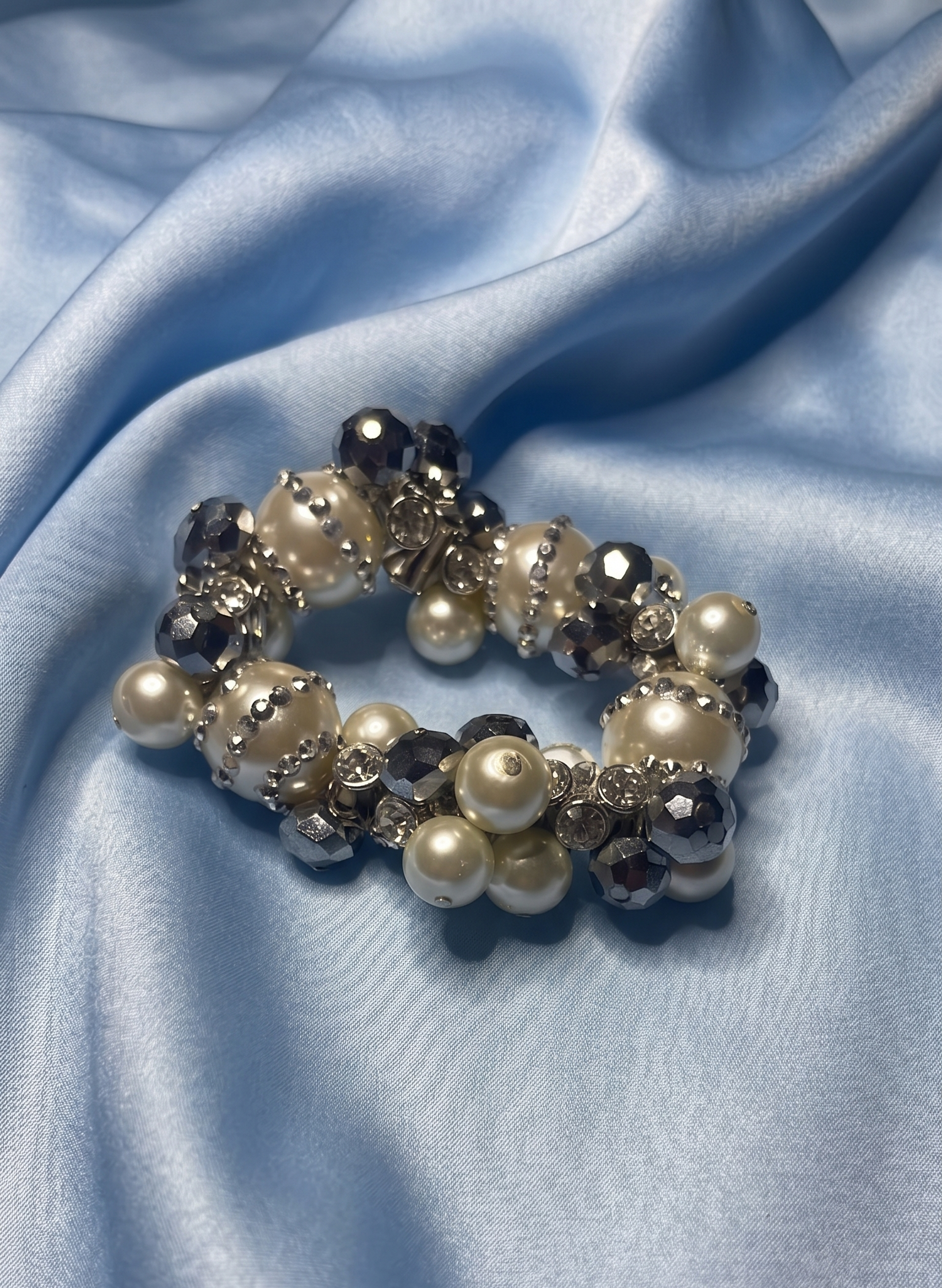 grey and pearl stretch.png