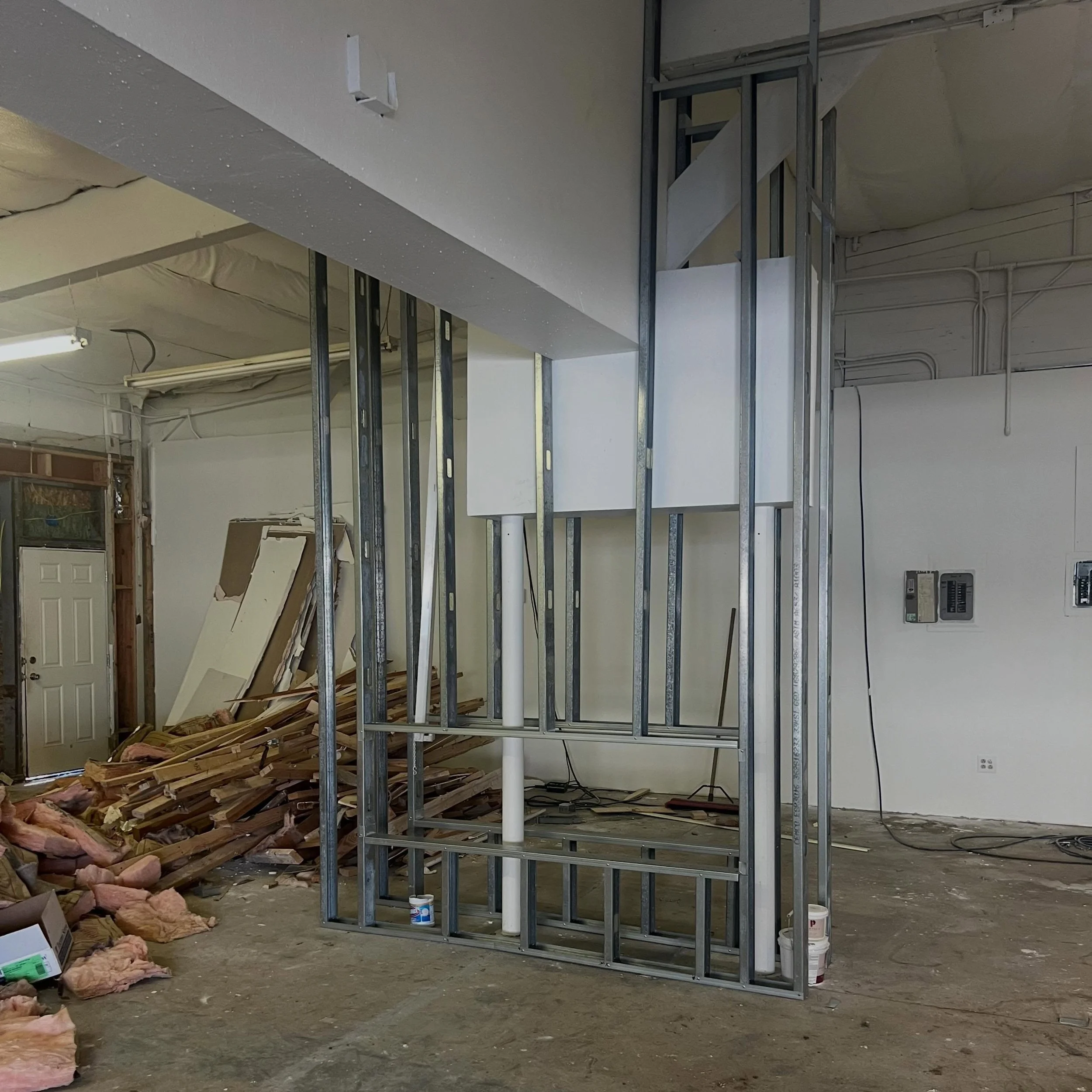 🔥 The Fireplace! 🔥

You said you wanted living room, chill vibes and what better way to get cozy than a massive hearth. 

Those rainy Washington winters can&rsquo;t touch us when we get to warm up here. 

#safespaces
#ferndaleyouthcollective 
#fern