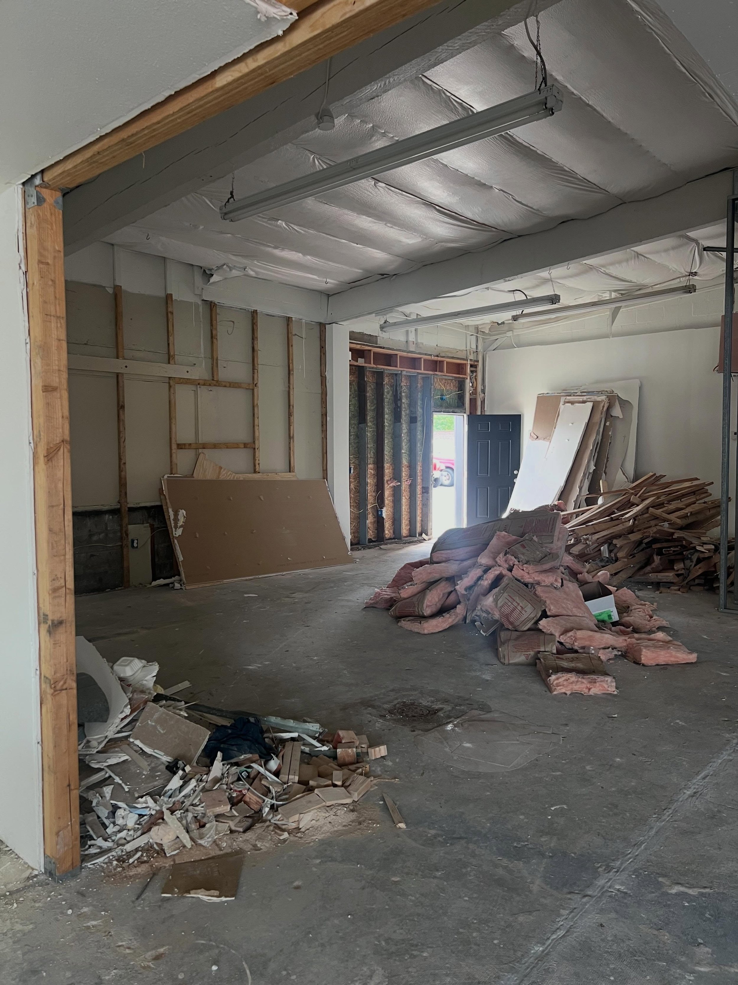 🧹 Swipe to clean this place up! 🧼 

#thespaceferndale 
#safespaces
#ferndaleyouthcollective 
#ferndalefamily