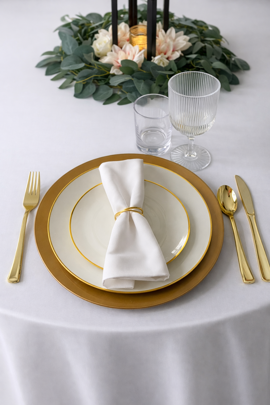 gold rim plate setting.PNG