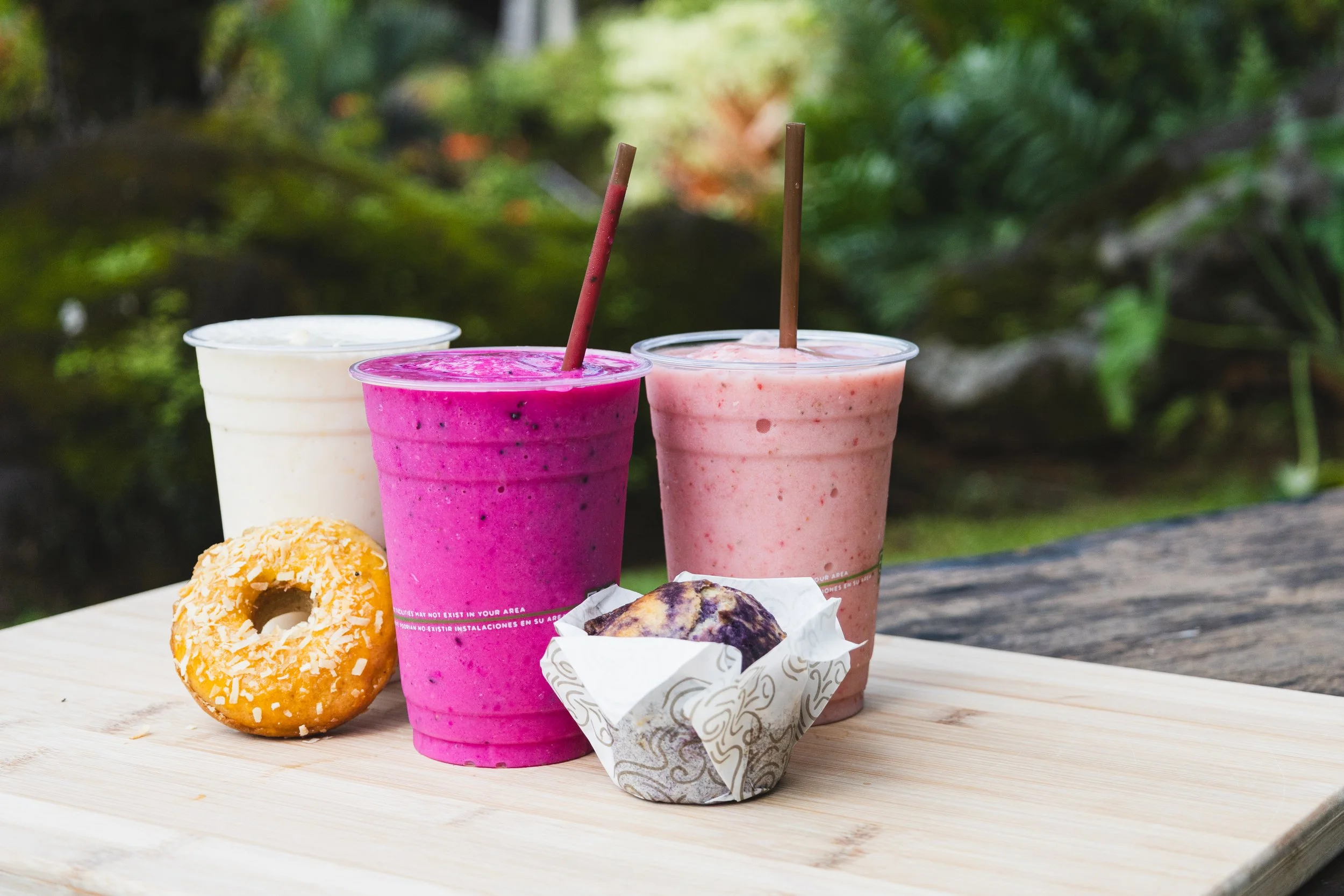 Smoothies and a muffin