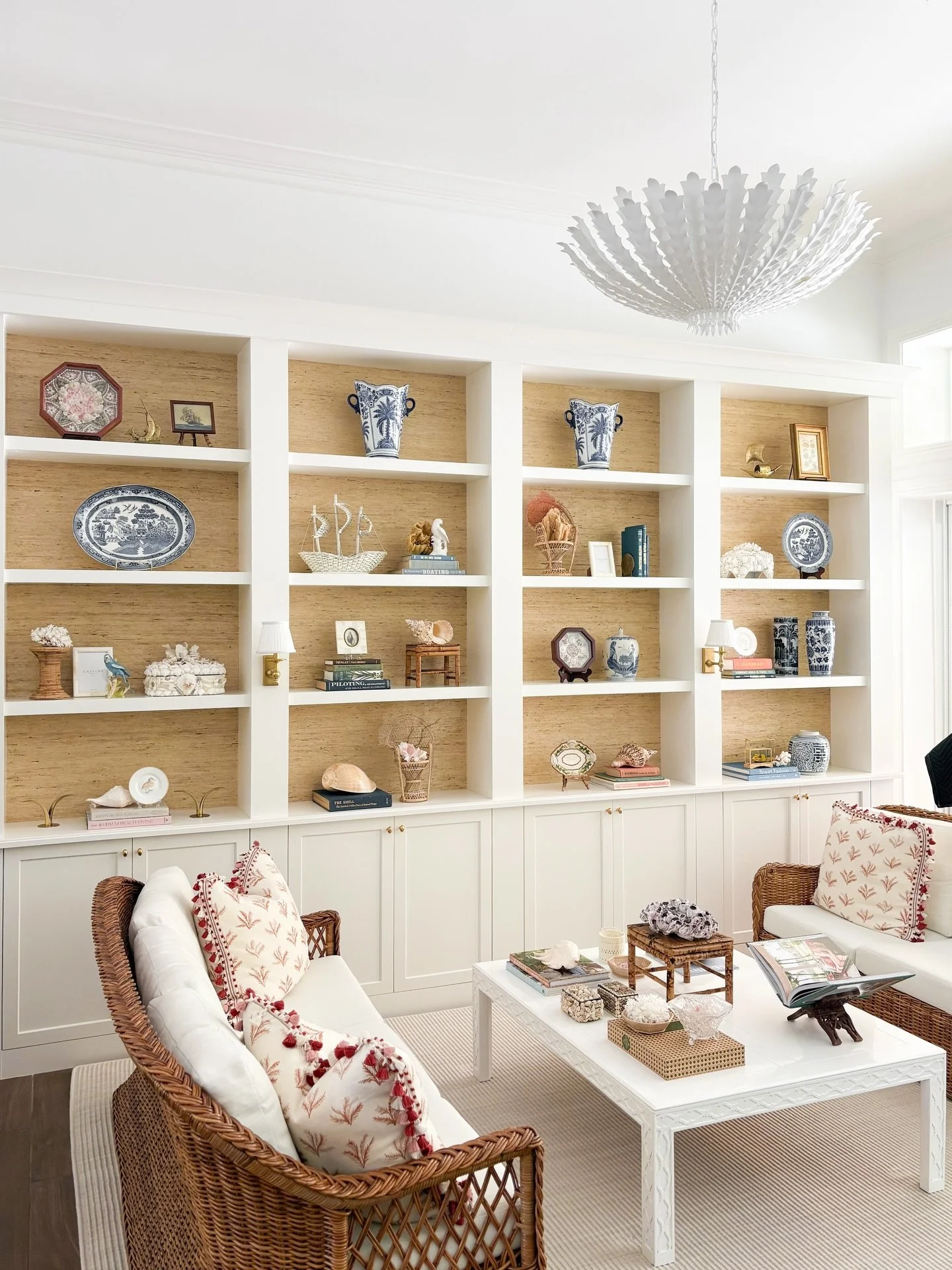 Yesterday&rsquo;s styling install

Brought in to layer the finishing touches&mdash; chandelier, grasscloth, and built-in styling. These gorgeous rattan sofas were collected by my client years ago, and now everything feels perfectly in place.