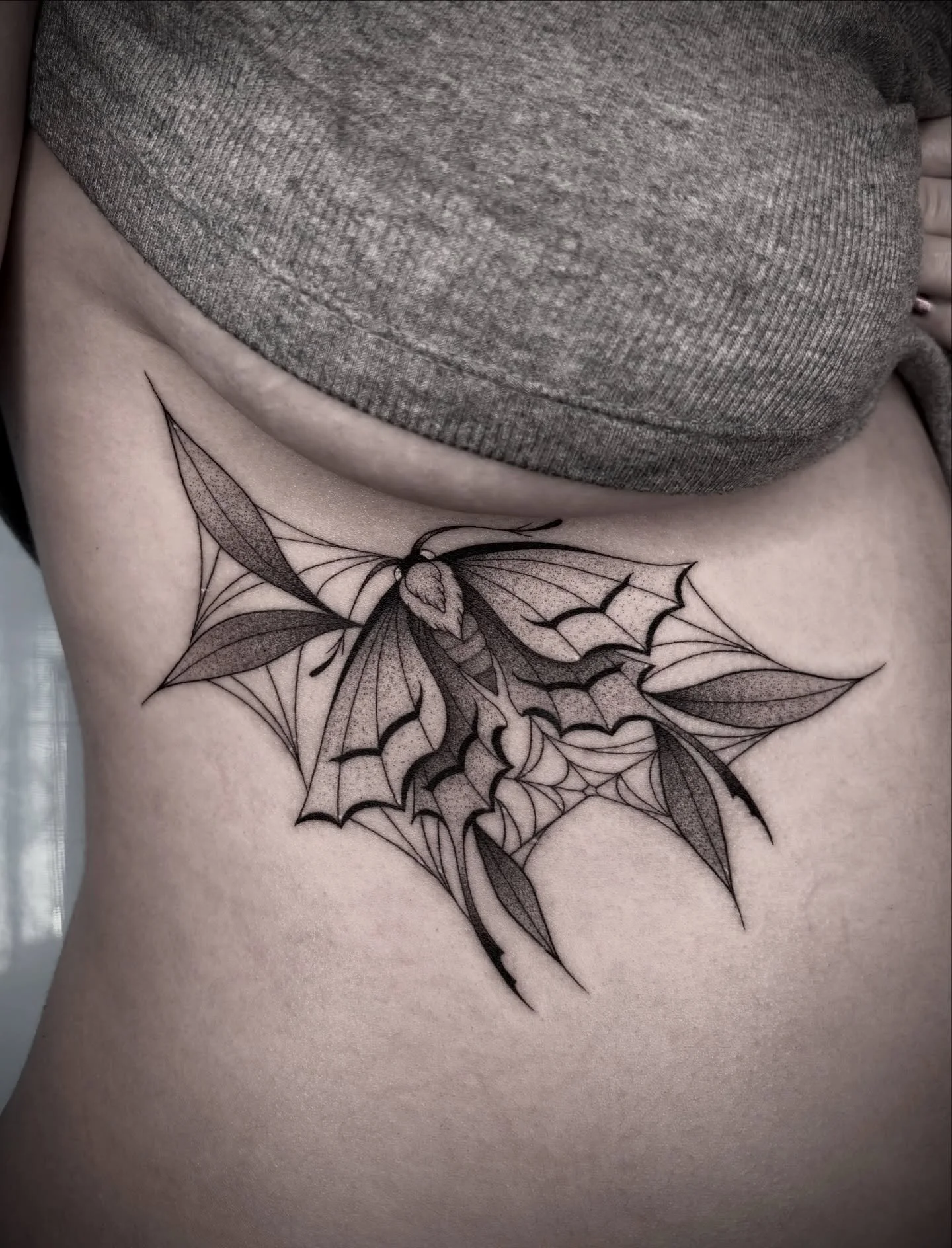 obsessed with how this moth flash fits in this placement 🖤 thank you soo much darby! more available flash in my highlights, link in bio to inquire/book 🕸️