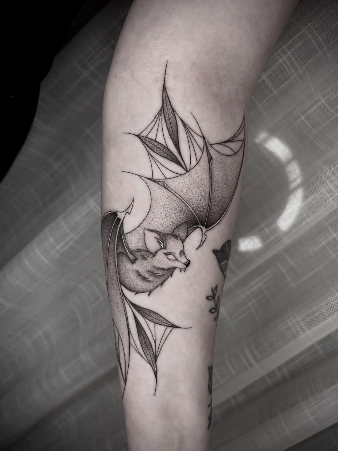 BAT ! 🦇 so excited about this one, thank you so much natalie!! always love doing pieces like this, link in bio to inquire/book 🕸️