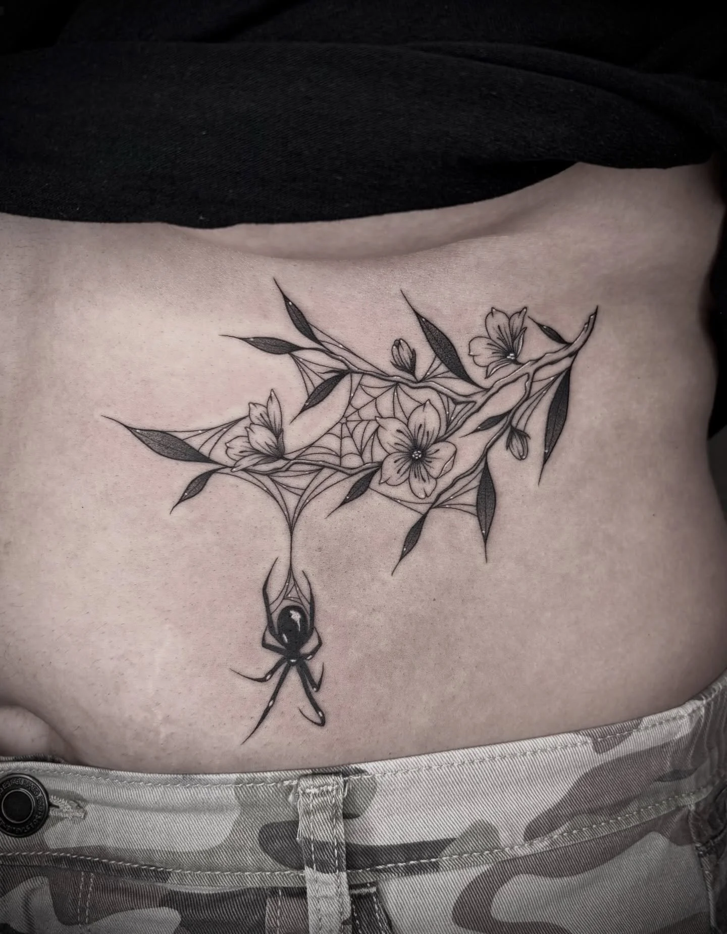 🕷️🌸 always love doing my flash, thank you so much bailey! more available designs in my highlights, link in bio to inquire/book ! 🕸️
