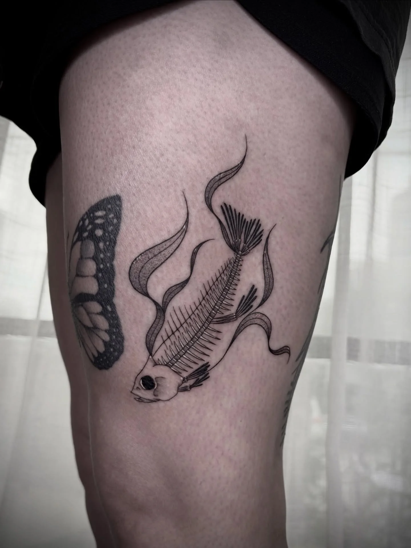 always so excited to do my flash :) thank you so much marlie! 🎣🖤 more available designs in the link in my bio! 🕸️