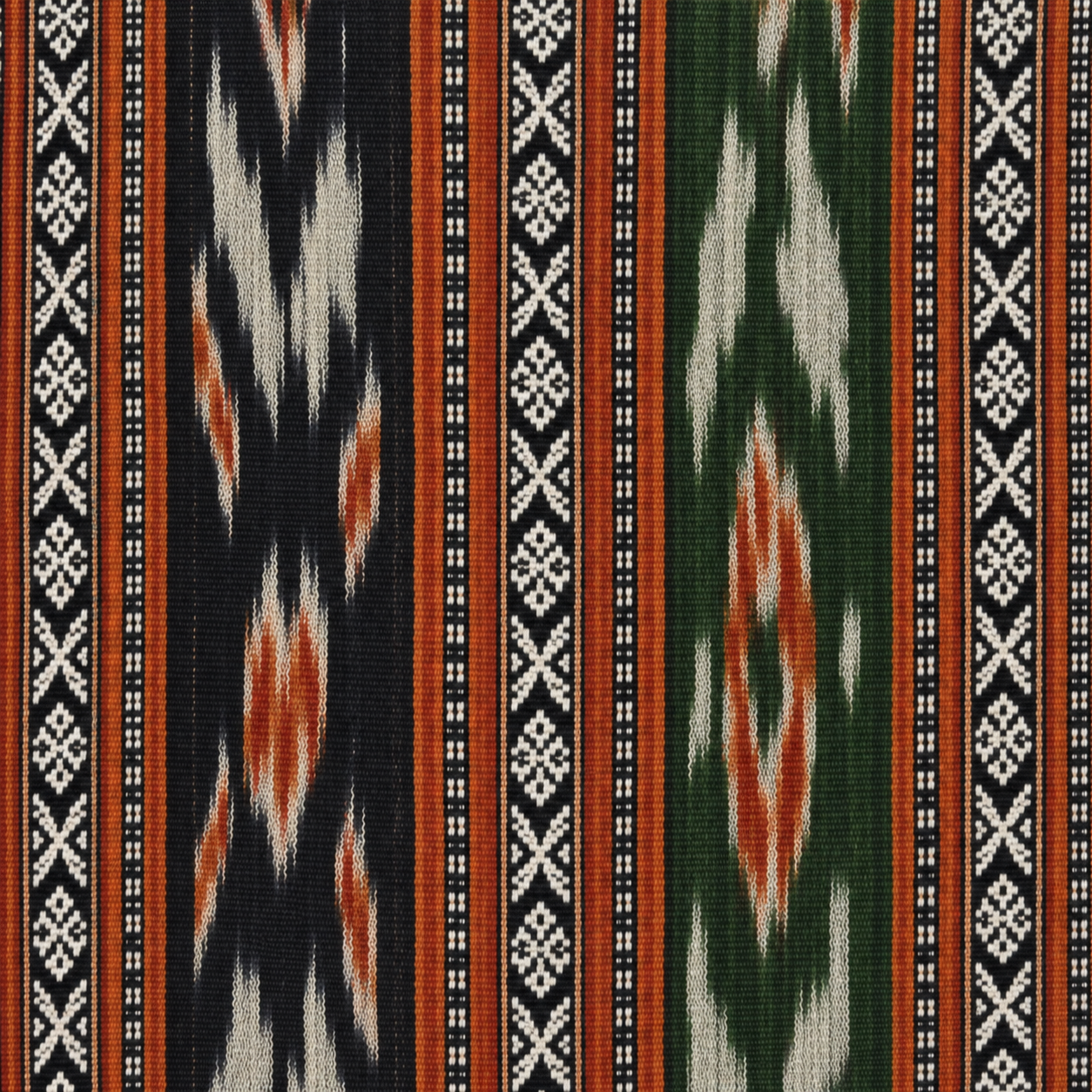 artache-hotel-poncho-001-textile-detail.png