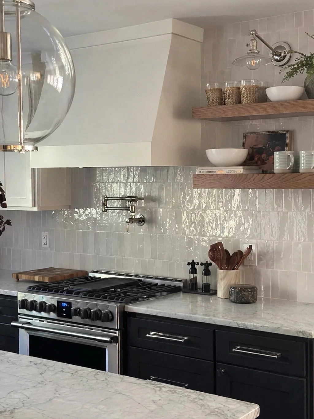 ⏰ Only 2 DAYS LEFT! ⏰
The countdown to the New Year is on &mdash; and so is your chance to win a FREE design plan (up to a $2,500 value!) 

Start 2026 with a space that feels fresh, beautiful, and so you.

How to enter:
1️⃣ Follow @hunterhomes_decor
