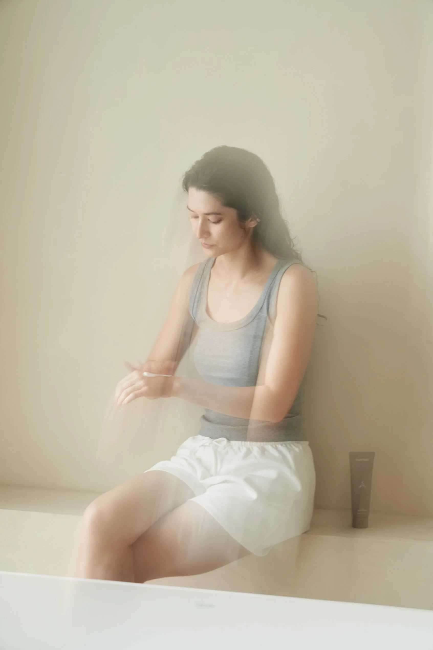 SANSSERIF skincare campaign freelance model Gloria Condy | 산세리프 스킨케어 화보 프리랜서 모델 글로리아 콘디