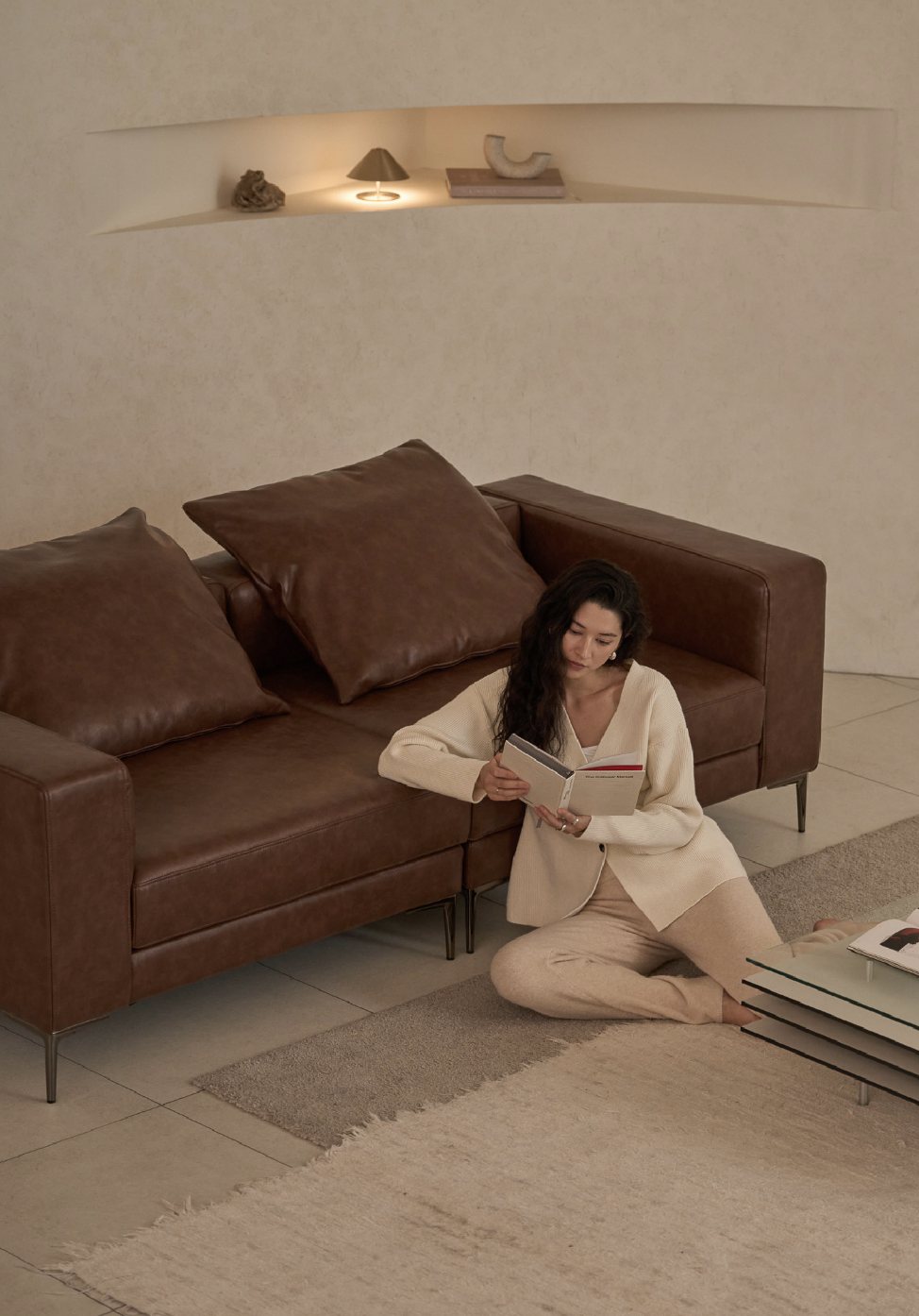 Freelance model Gloria Condy EDENNE furniture lifestyle shoot | 프리랜서 모델 글로리아 콘디 에덴느 가구 라이프스타일 촬영