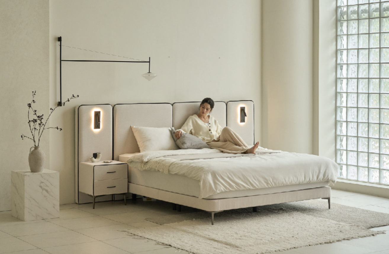 Freelance model Gloria Condy EDENNE furniture lifestyle shoot | 프리랜서 모델 글로리아 콘디 에덴느 가구 라이프스타일 촬영