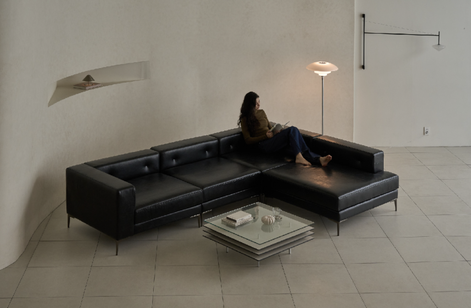 혼혈모델 프리랜서 글로리아 에덴느 블랙 소파 화보 | Mixed model freelance Gloria Condy EDENNE black sofa campaign