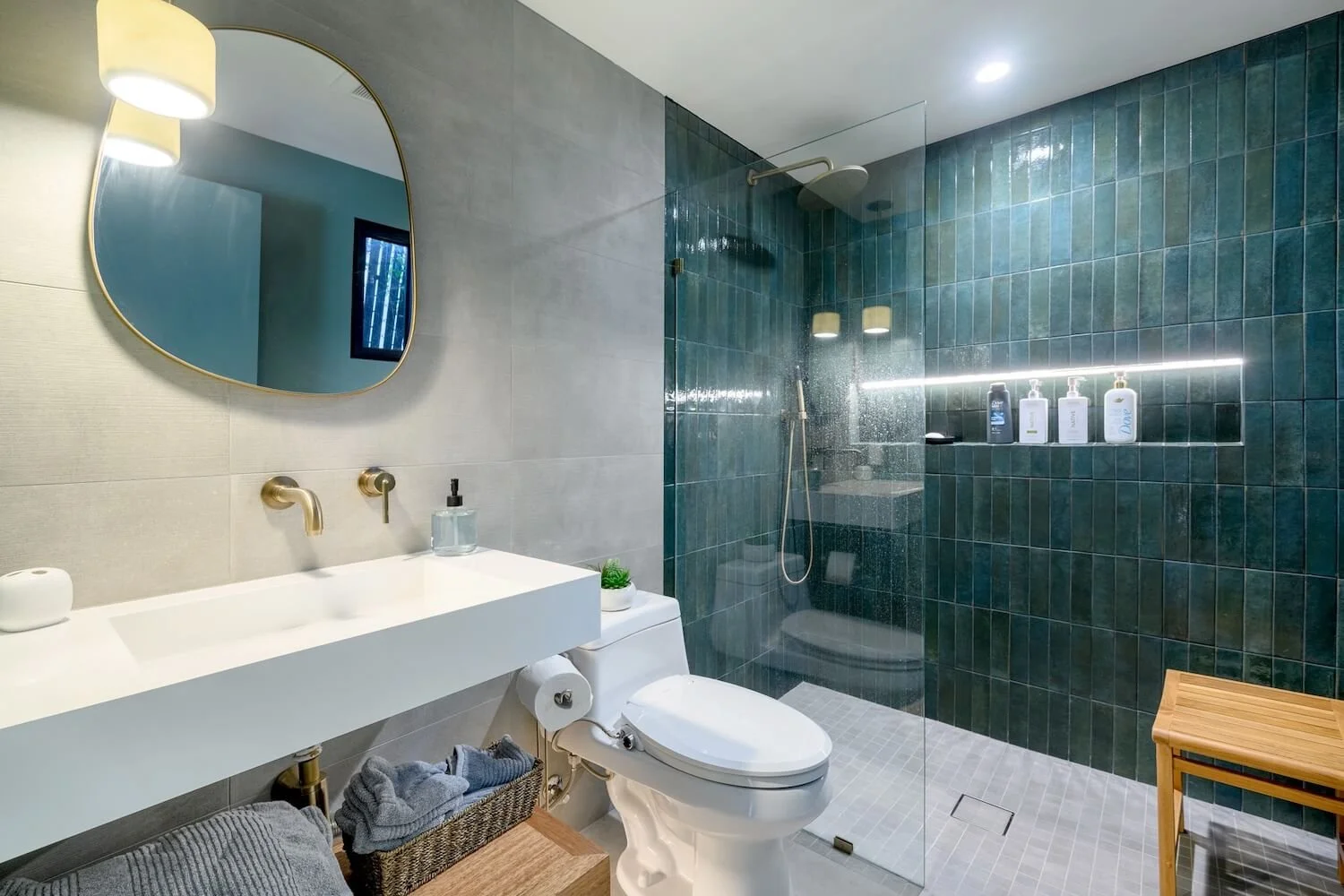 A quiet evolution of the bath, following the home's original design language.