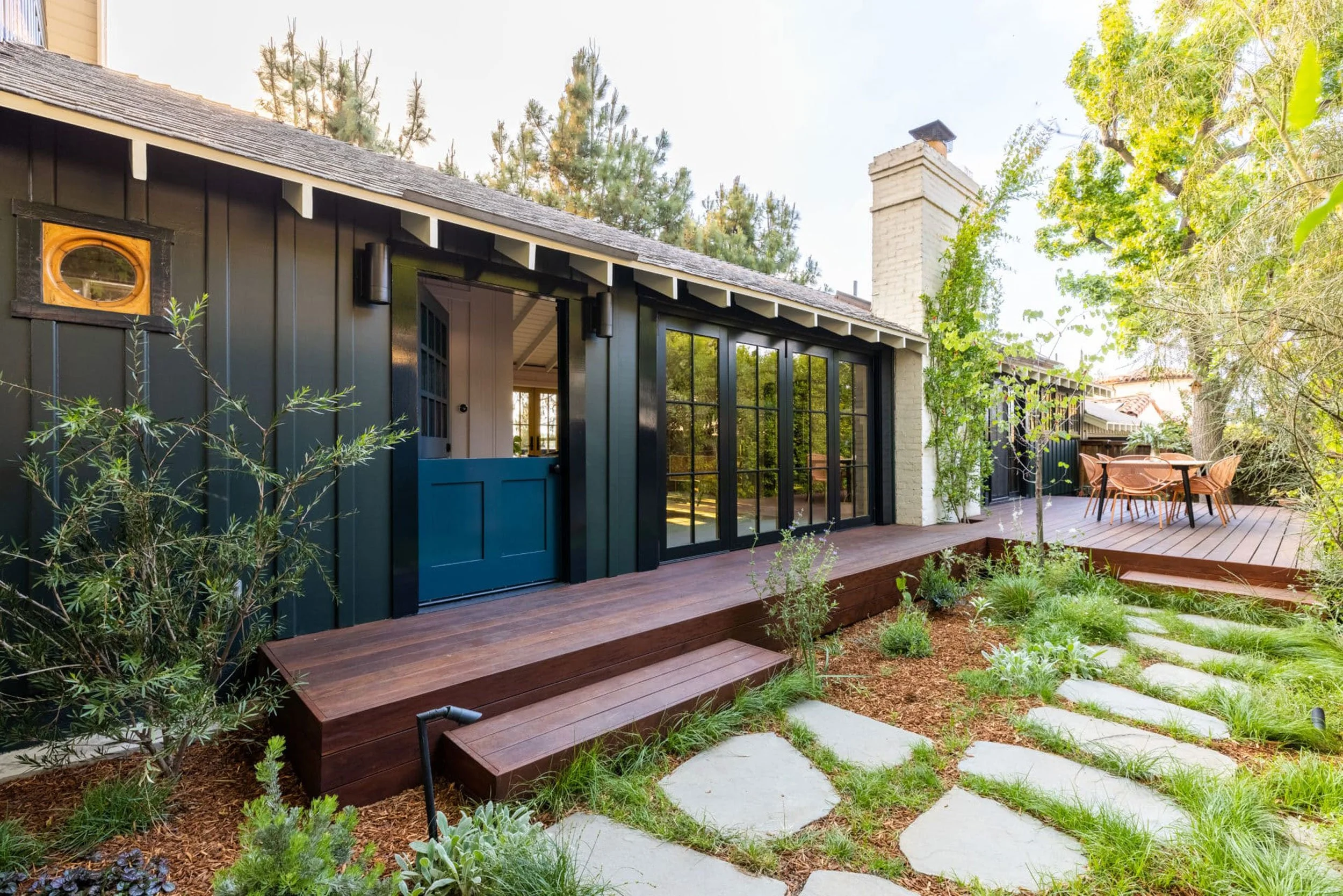 Silverlake-Sliver-Garden-_Front-Deck-01.jpg