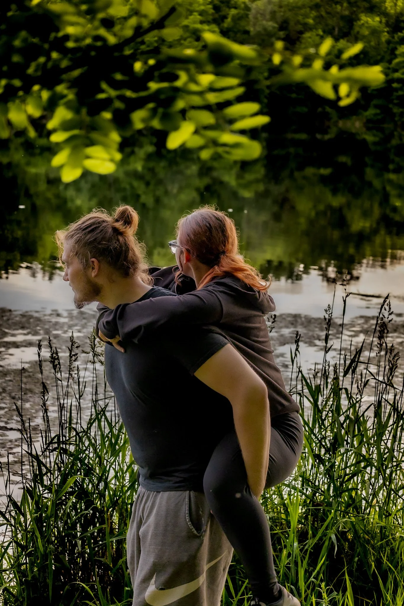 piggy back kate n log.JPG