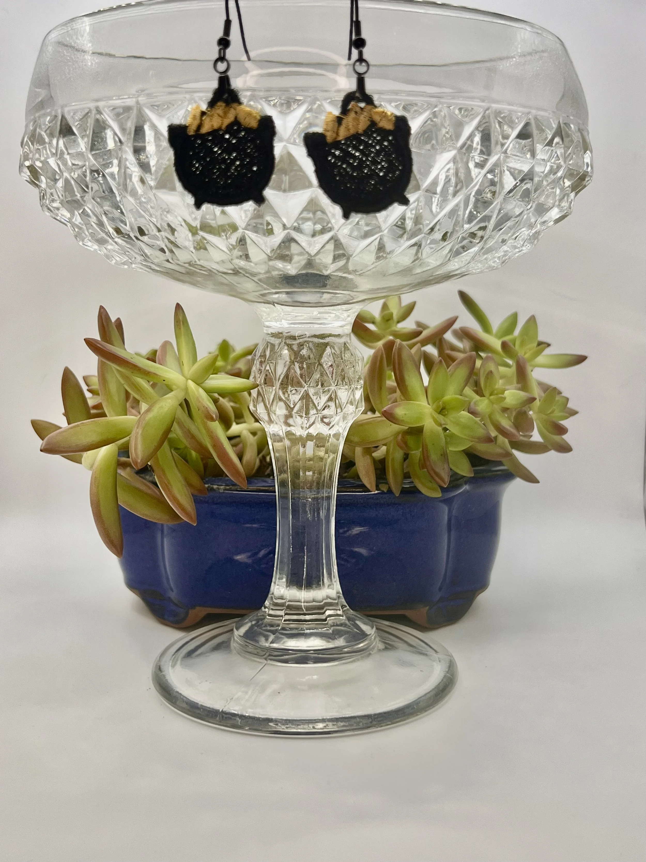 🍀 Pot of Gold Free-Standing Lace Earrings — Lucky Seasonal Jewelry