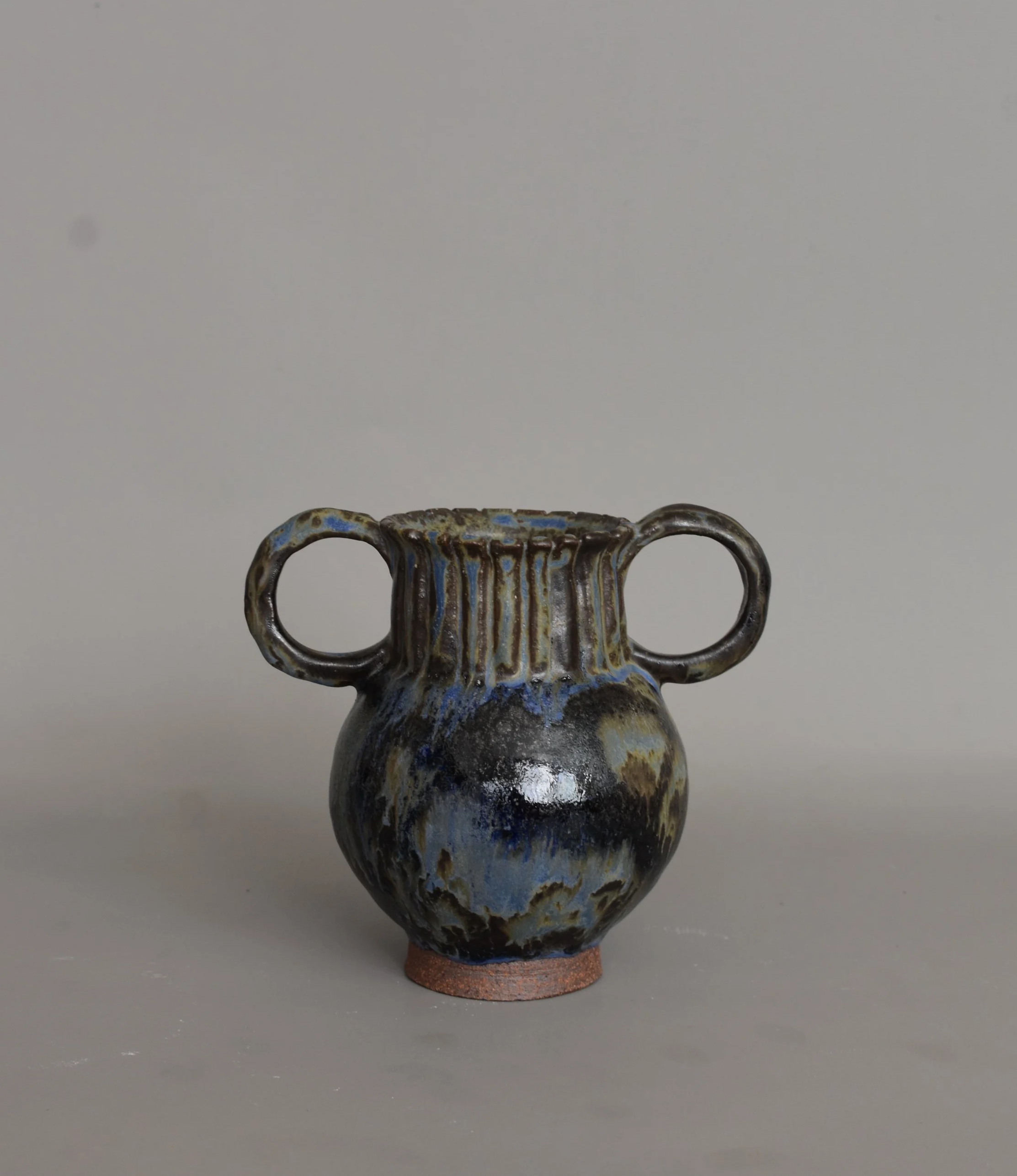 Decorative vase 5" x 5.50" x 4" 