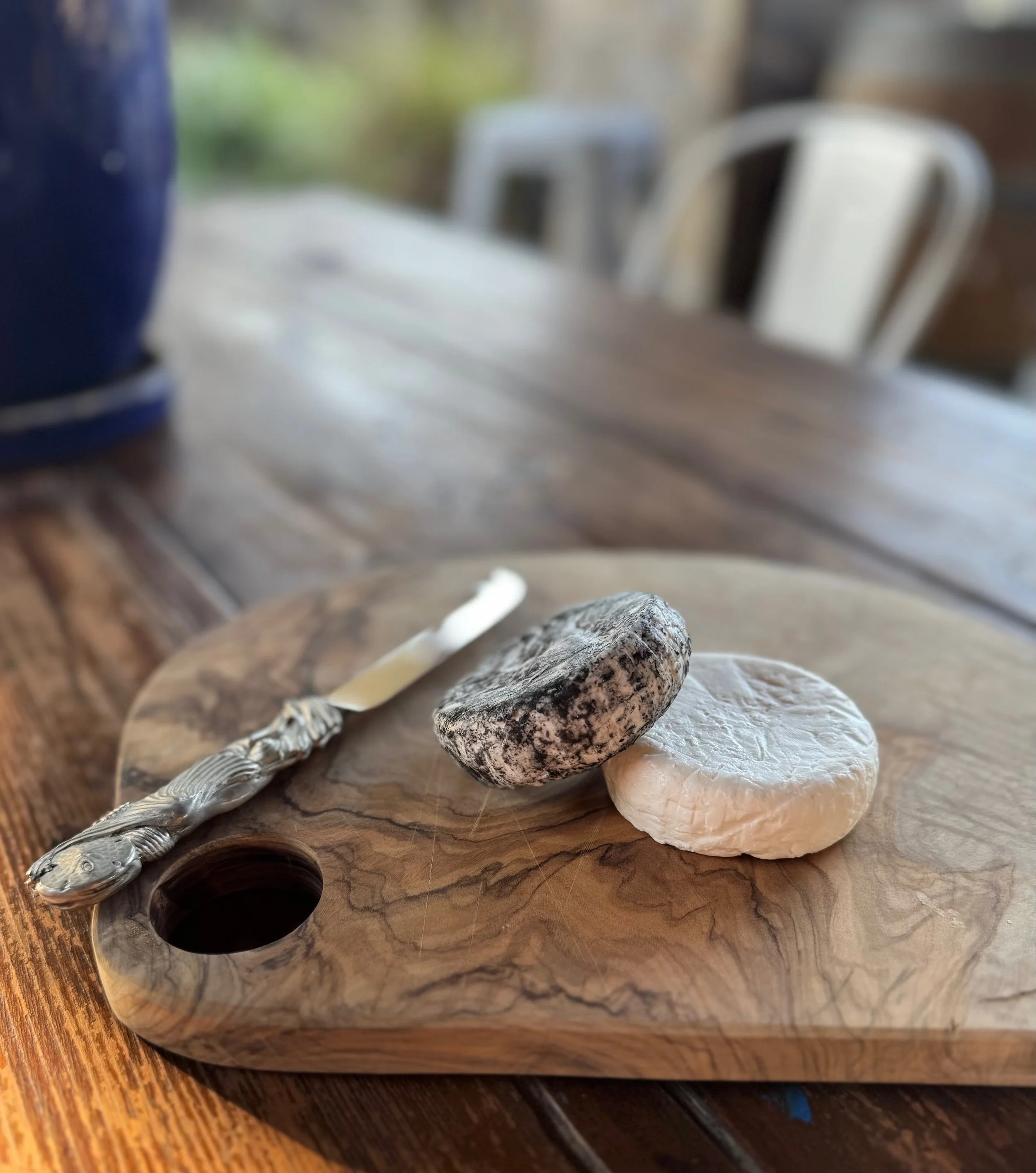 Ashed CHÈVRE and CHÈVRE far.jpeg