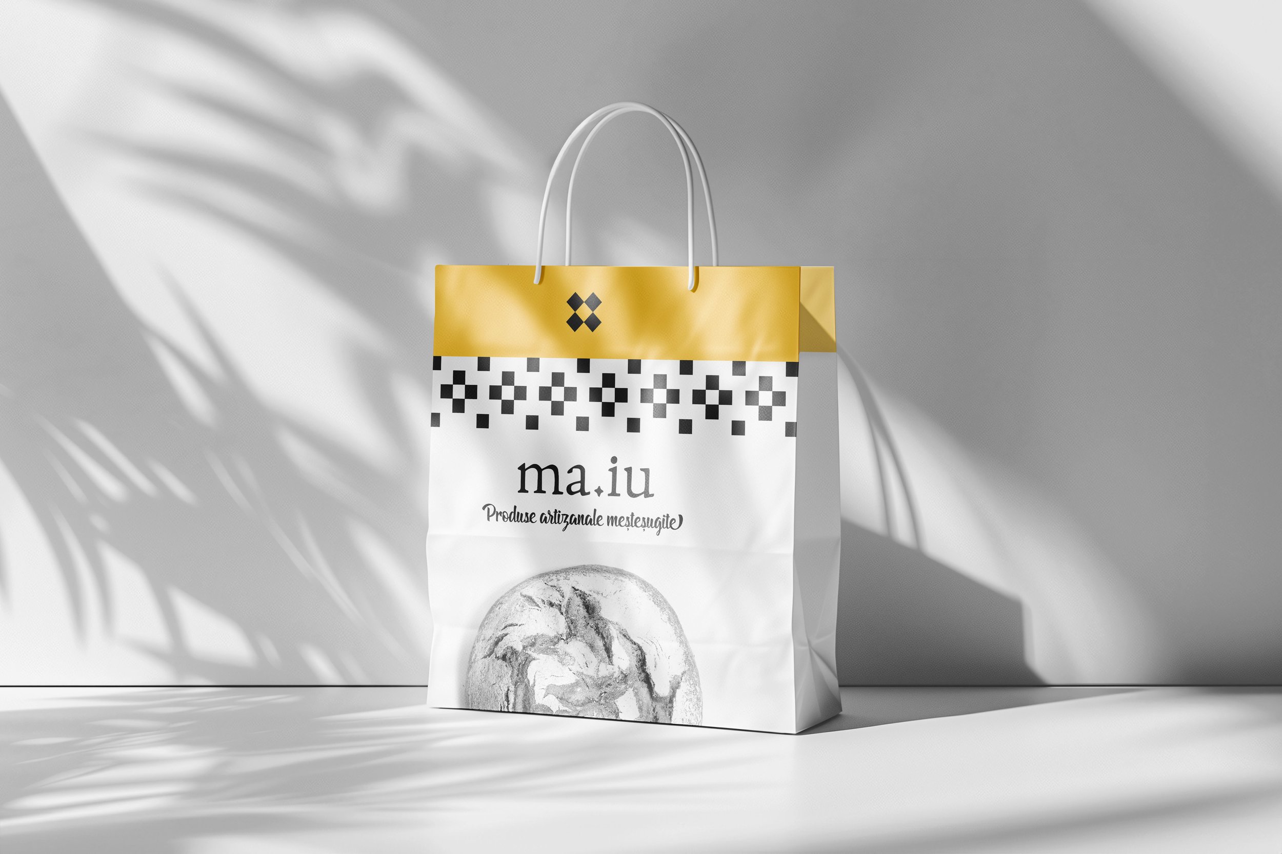 Pungă ma.iu pentru produse alimentare cu design vizual inspirat din motive tradiționale