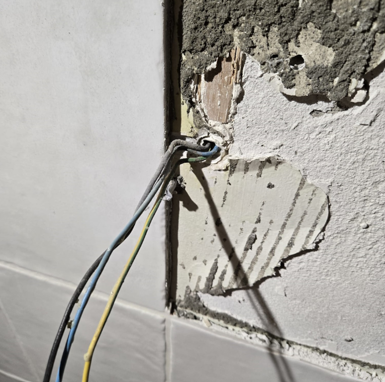 Märkätilatöiden valvonnassa havaittu virheellinen asennus.