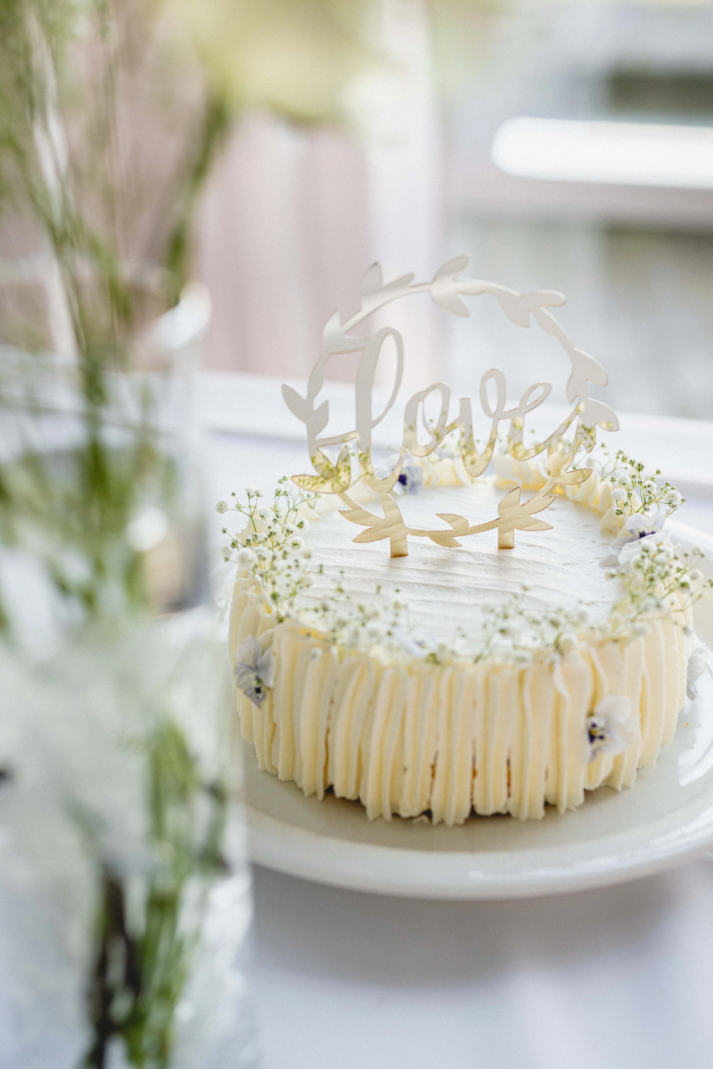 Juhlapalvelut perhejuhlaan, herkullinen tarjoilupöytä esillä