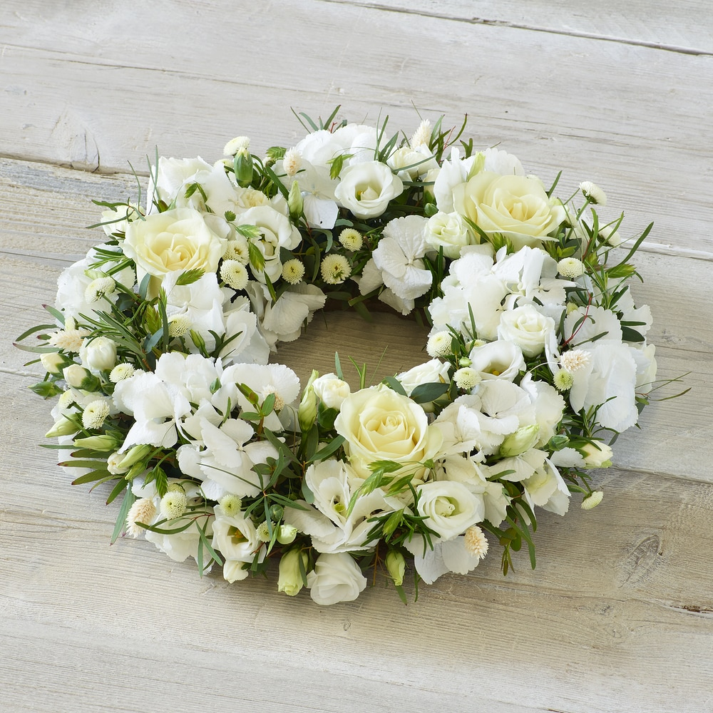 Opulent White Wreath.png