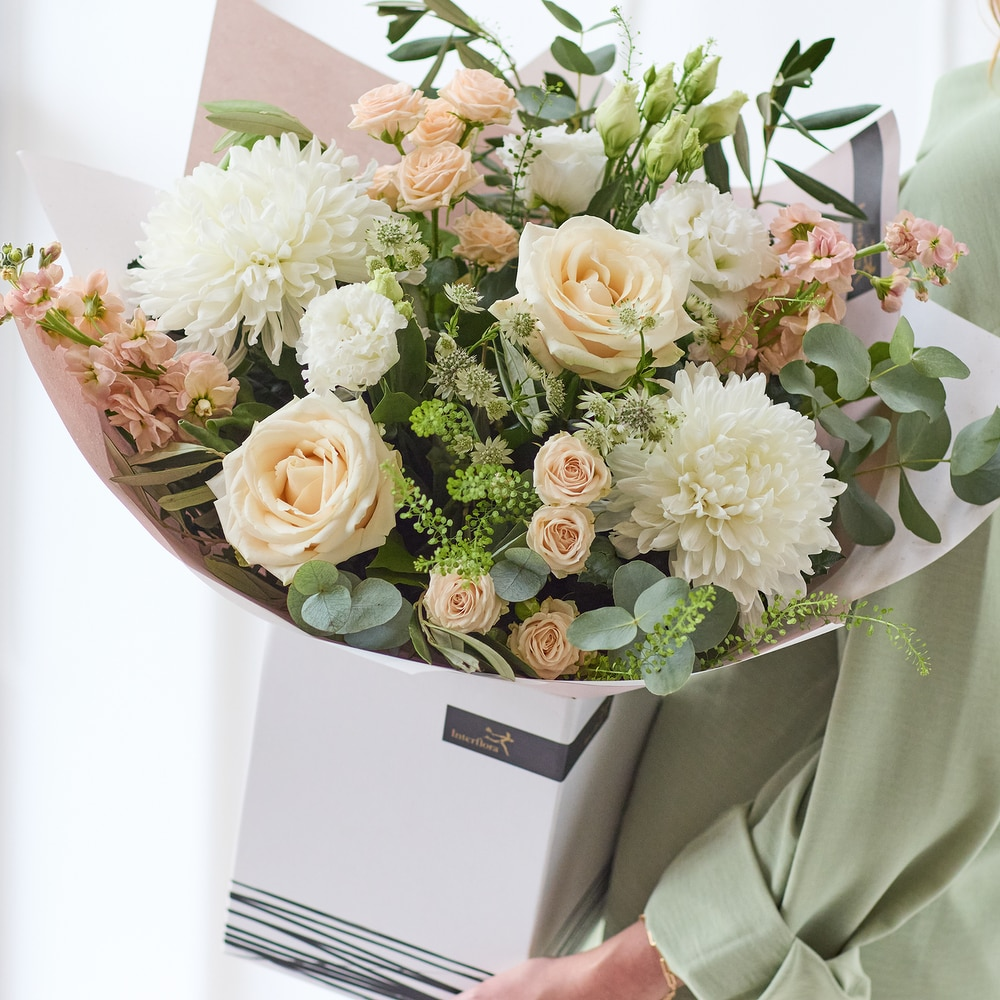 Deluxe Neutral Bouquet.png