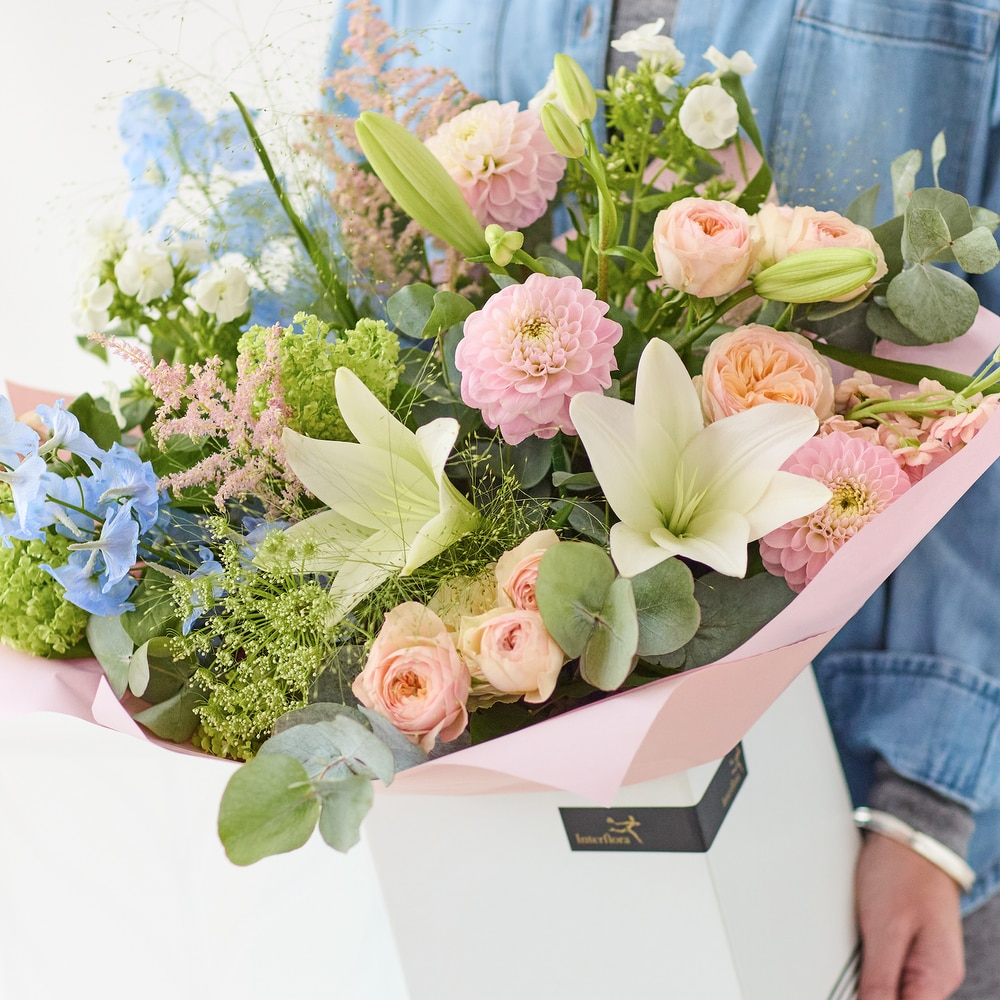 Sumptuous Pastel Bouquet.png
