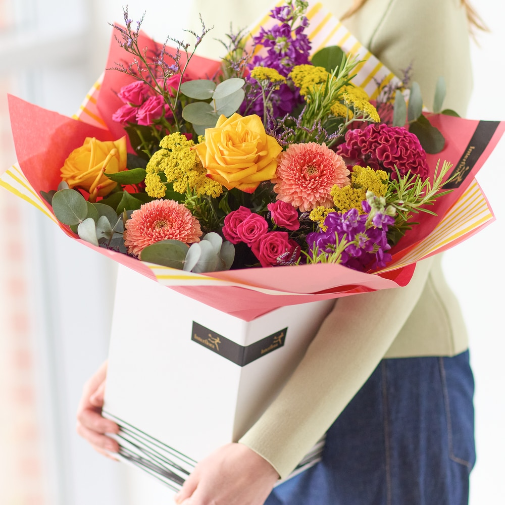 Extra Luxurious Bright Bouquet.png