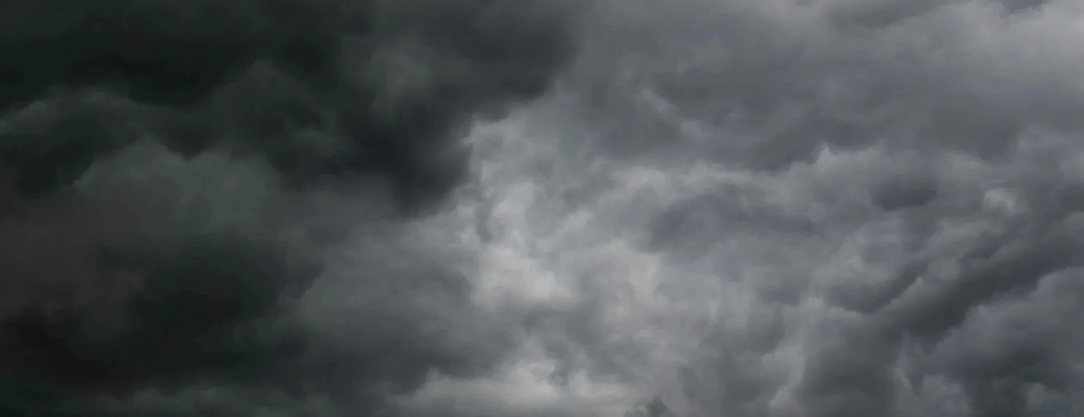 Weisse Wolken vor dem schwarzen Nachthimmel - Hintergrund für ein Gedicht von Zippora Marti