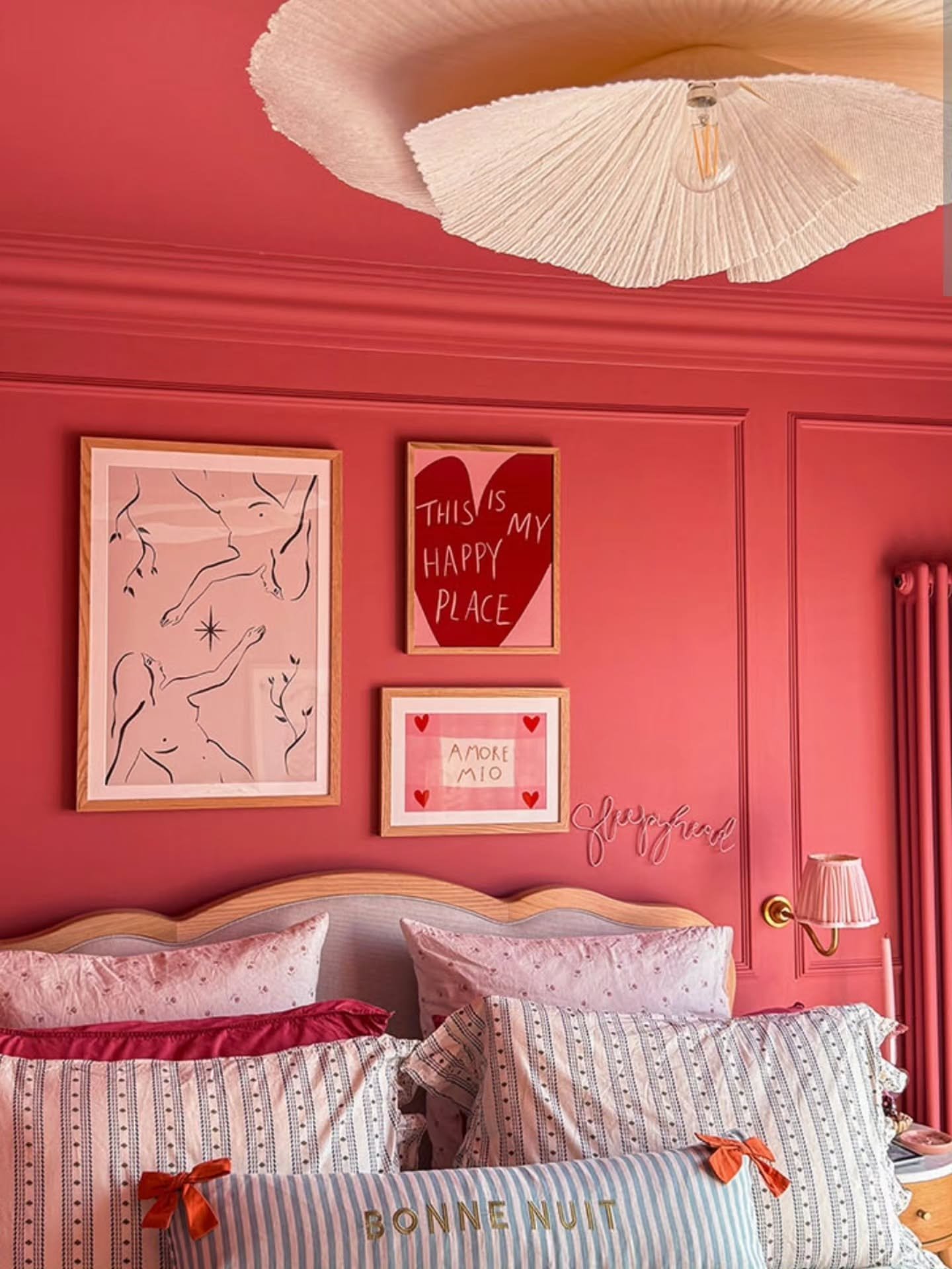'Colour drenching' is where a room is decorated in one colour from top to bottom, the whole room feels wrapped in colour. What do you think? Love  it? Hate ir? 

#decoratingtips #colourdrenching #colourpop #painterdeocoratorsutton #colourit_up