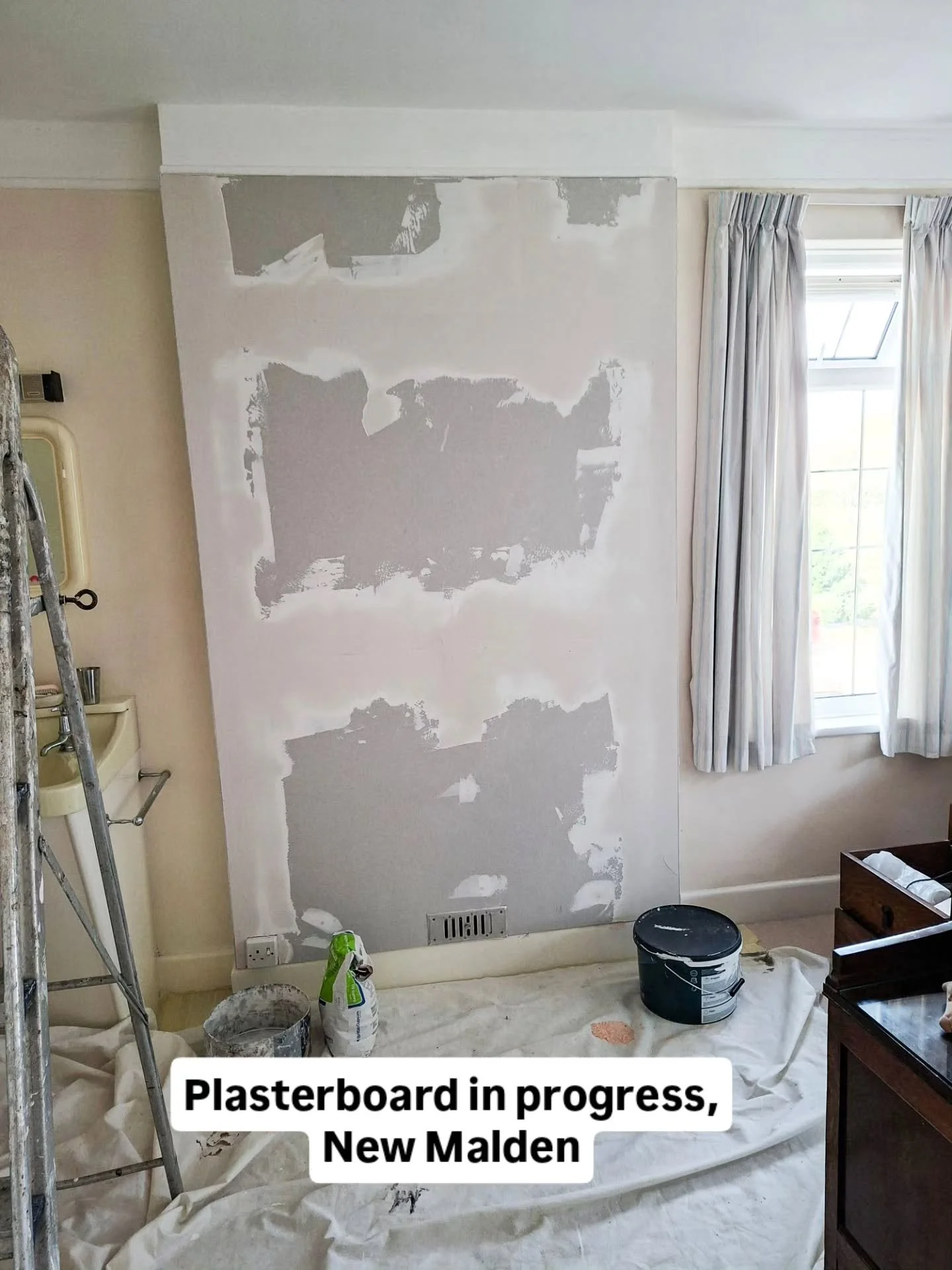 For anyone who doesn't know what plasterboard looks like! You do now. 

#plastering #plasterer #newmalden #painterdeocoratorsutton
