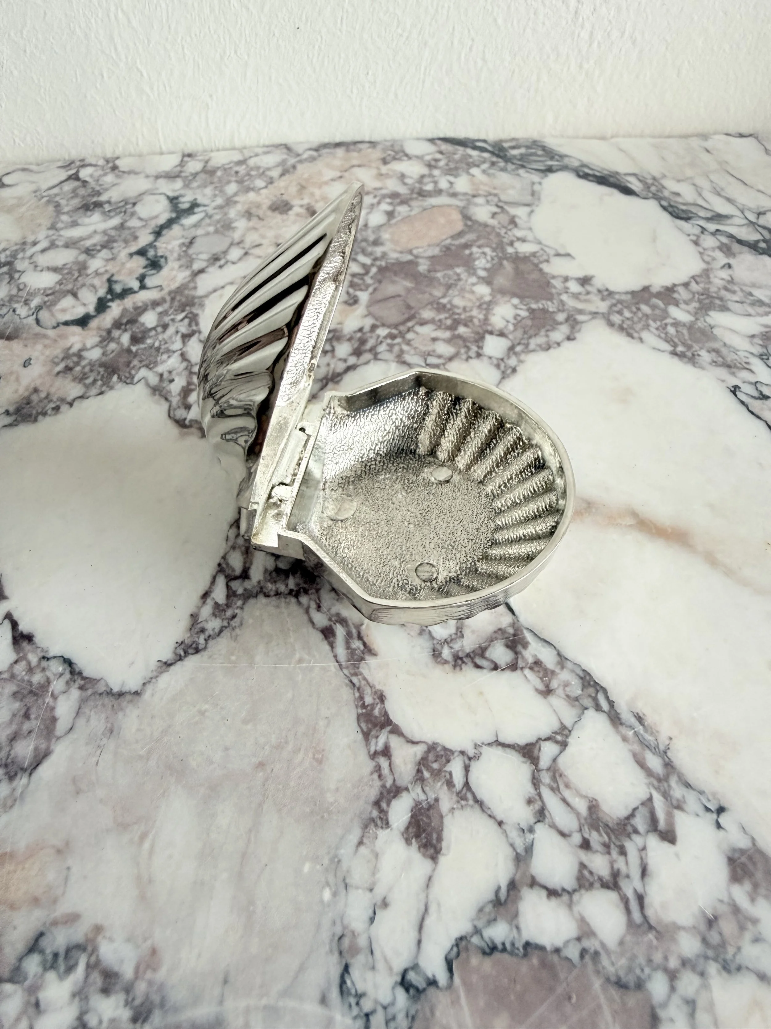 SHELL-SHAPED SILVER PLATED PILL BOX 7.jpeg